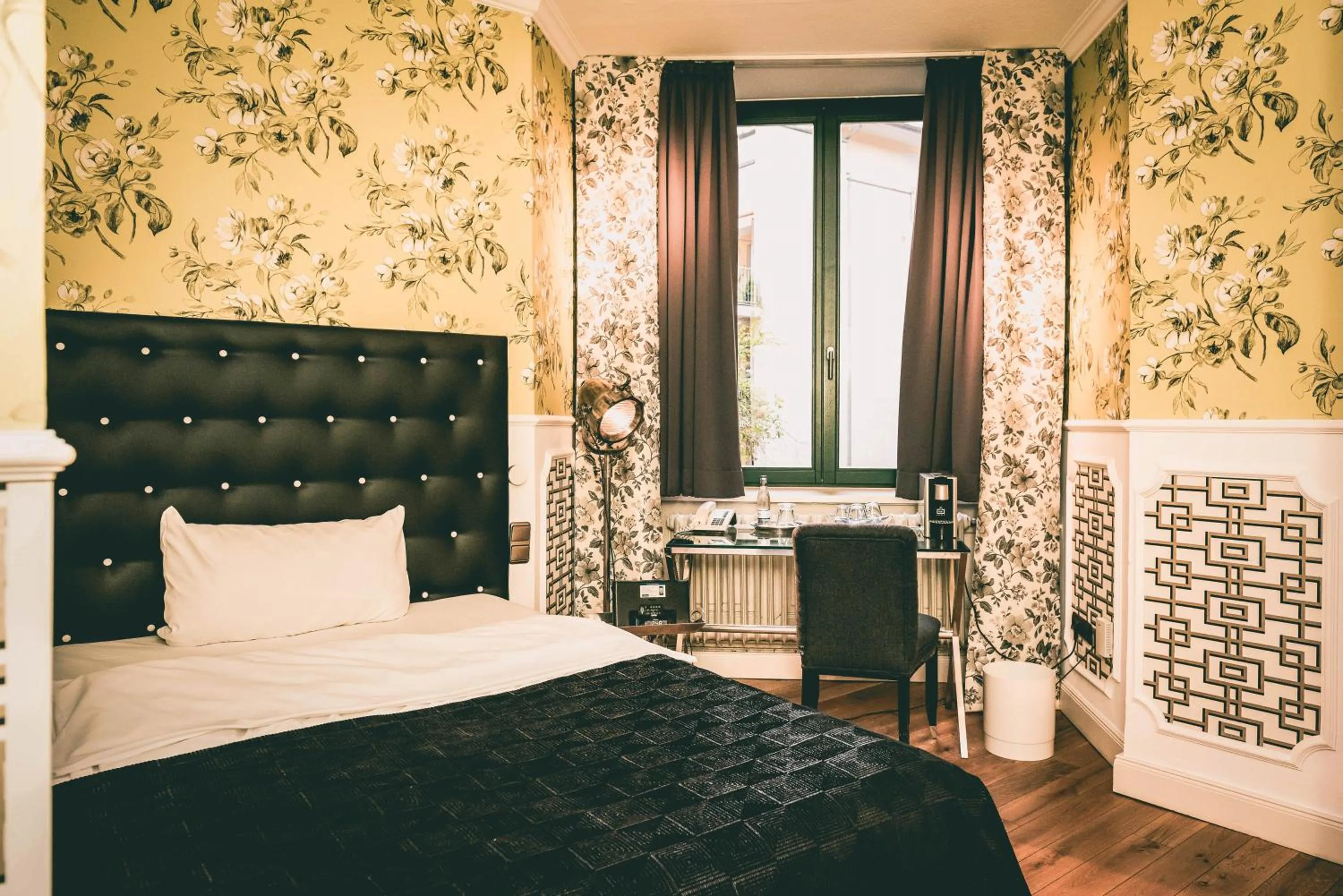 Bed in Hotel Villa Klemm - Wiesbaden City