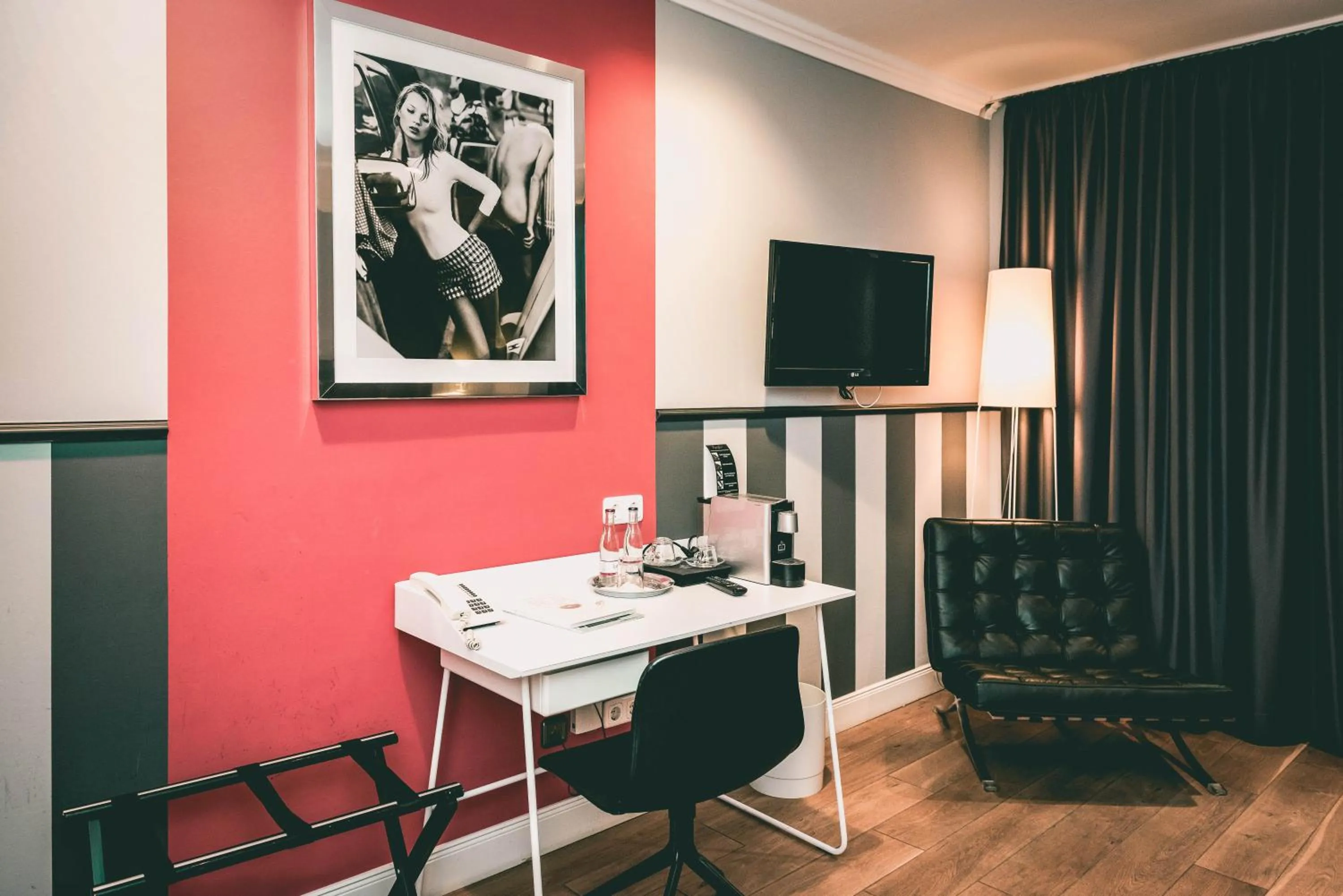 TV and multimedia in Hotel Villa Klemm - Wiesbaden City