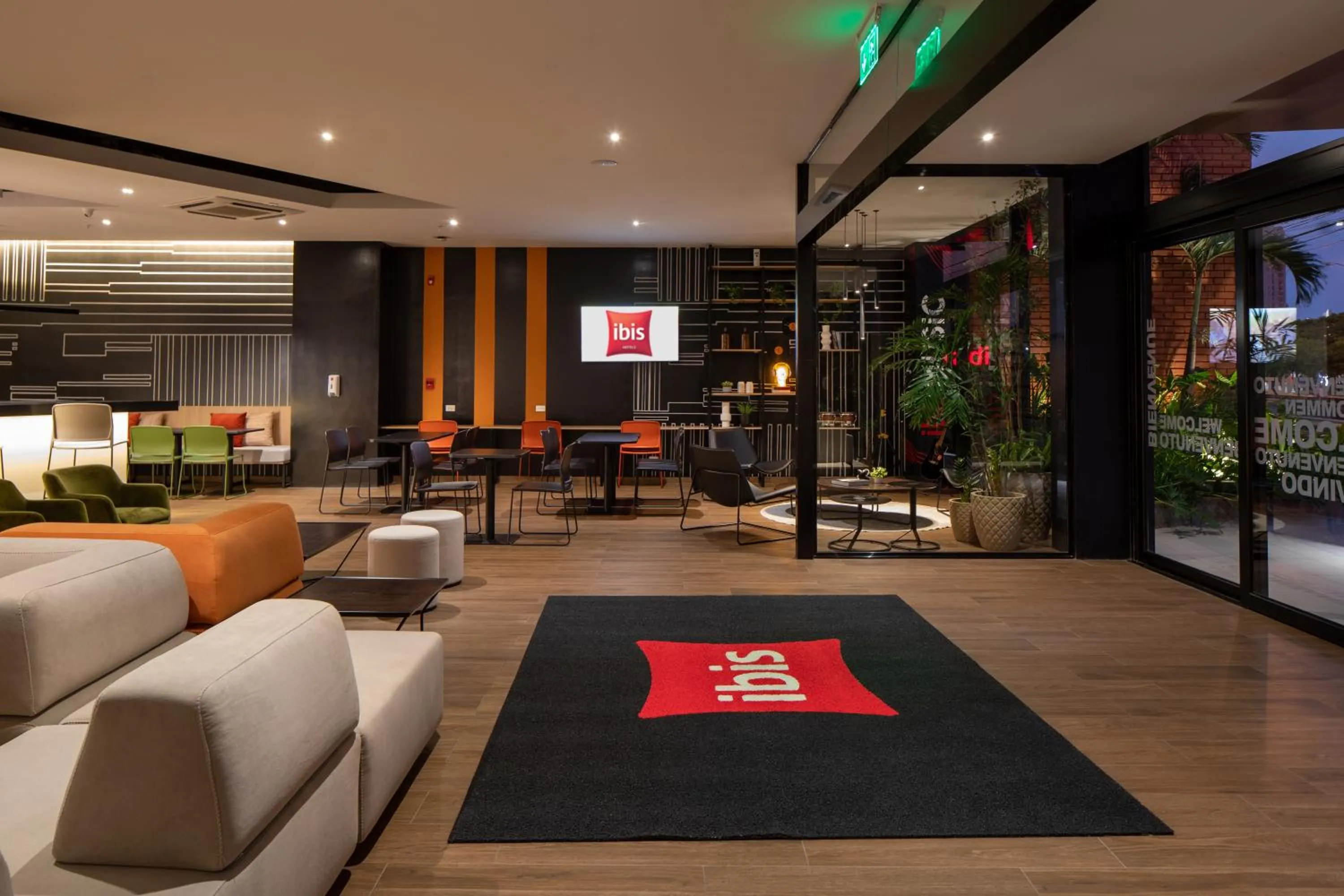 Lobby or reception in ibis Santa Cruz de la Sierra