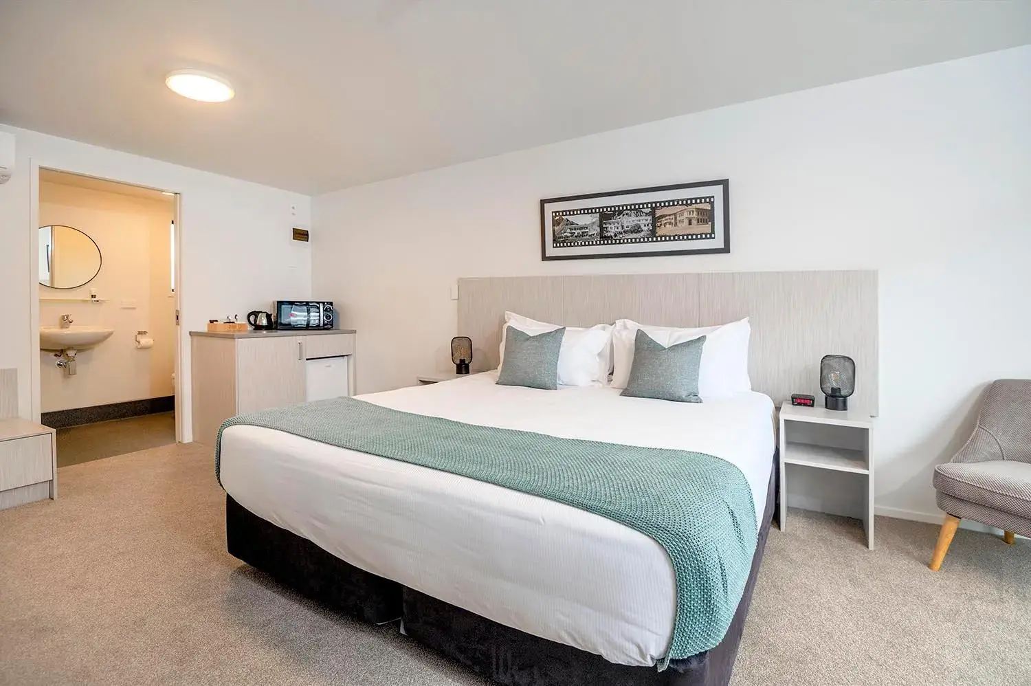 Top Floor Studio Suite in The Com Plex Motel Top Floor Studio Suite in The Com Plex Motel