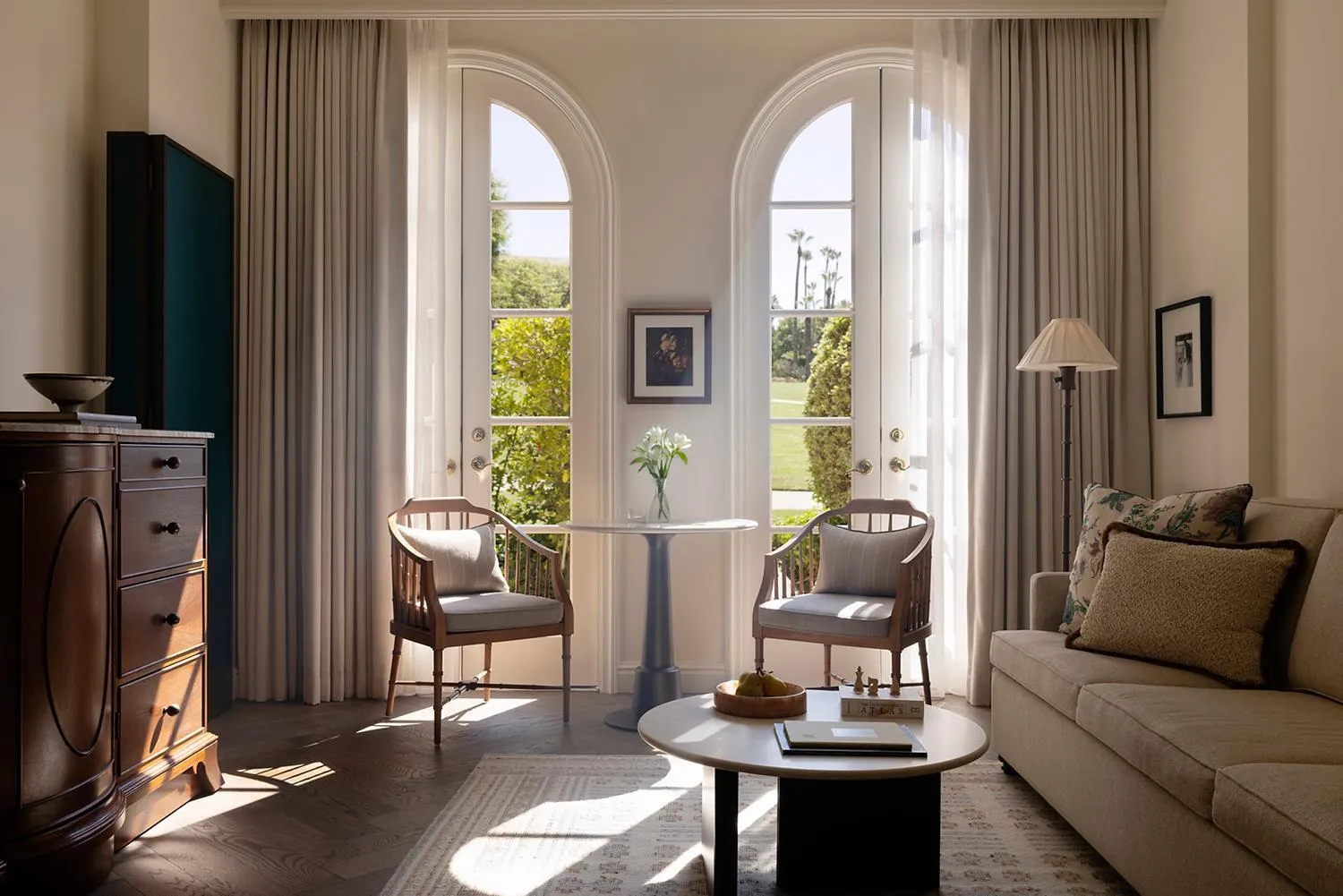 Living room in The Langham Huntington, Pasadena