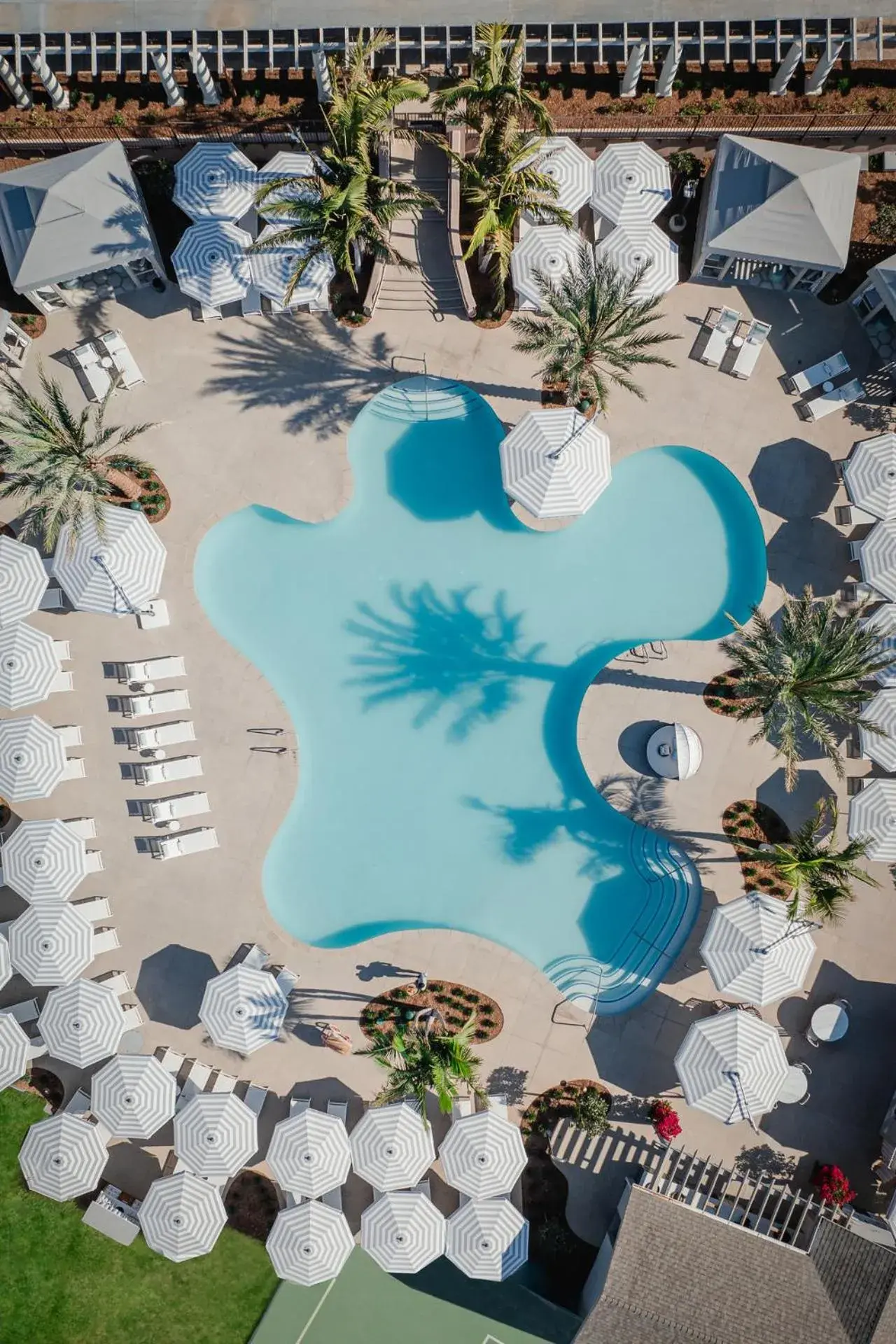 Swimming pool in The Langham Huntington, Pasadena Swimming pool in The Langham Huntington, Pasadena