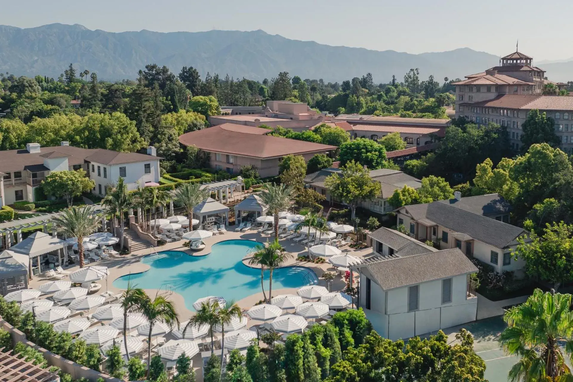 Swimming pool in The Langham Huntington, Pasadena Swimming pool in The Langham Huntington, Pasadena