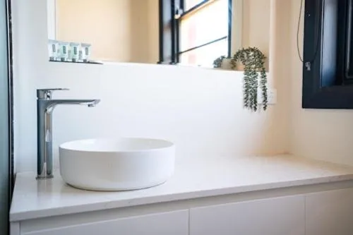 Deluxe Queen Suite in Romano's Hotel & Suites Wagga Wagga