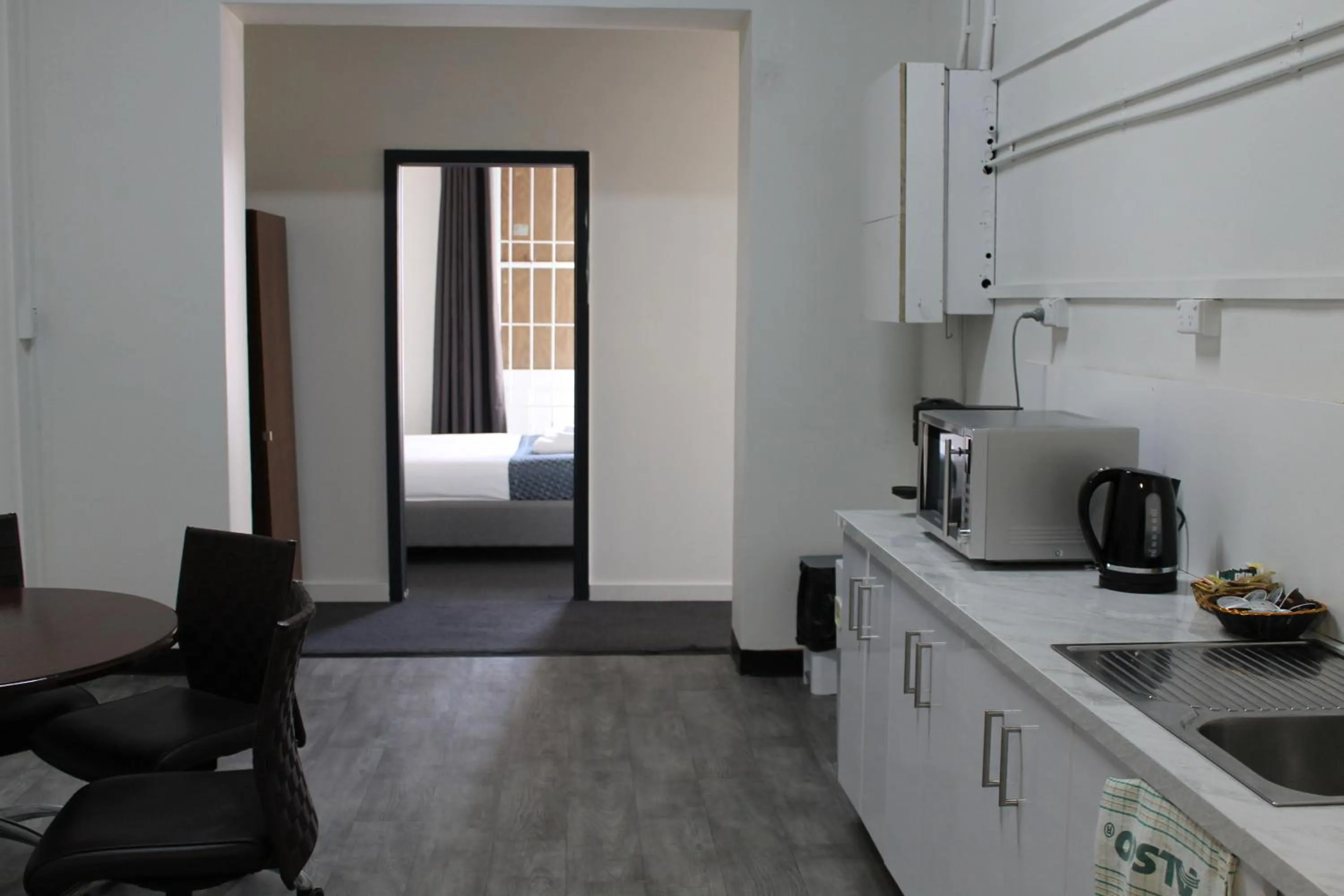 Coffee/tea facilities in Romano's Hotel & Suites Wagga Wagga