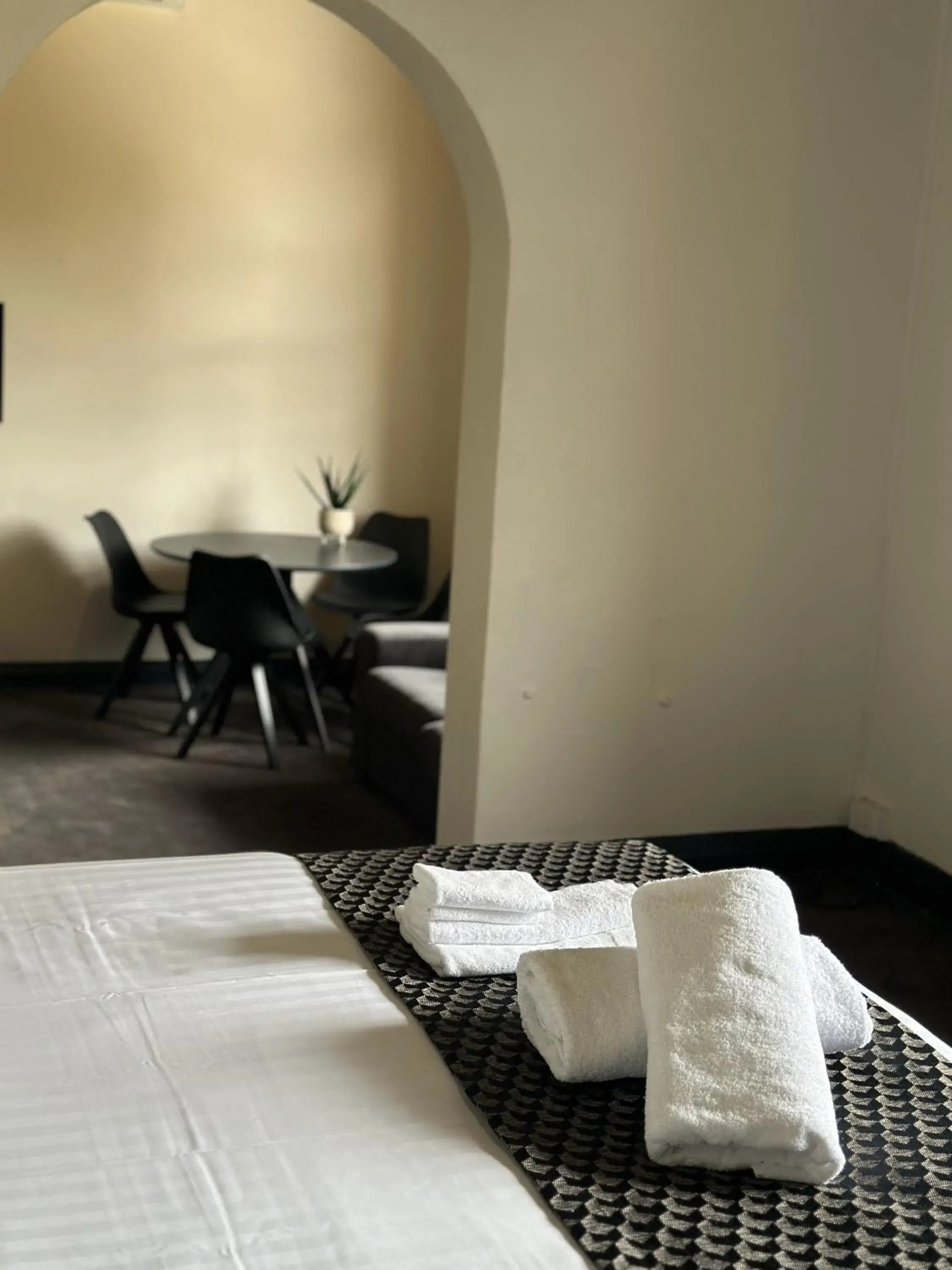 Bed in Romano's Hotel & Suites Wagga Wagga Bed in Romano's Hotel & Suites Wagga Wagga