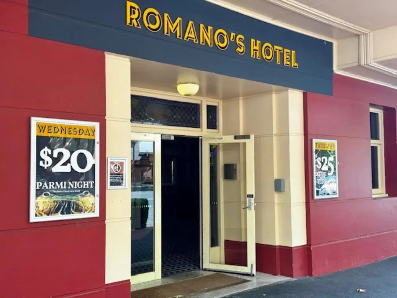 Facade/entrance in Romano's Hotel & Suites Wagga Wagga Facade/entrance in Romano's Hotel & Suites Wagga Wagga