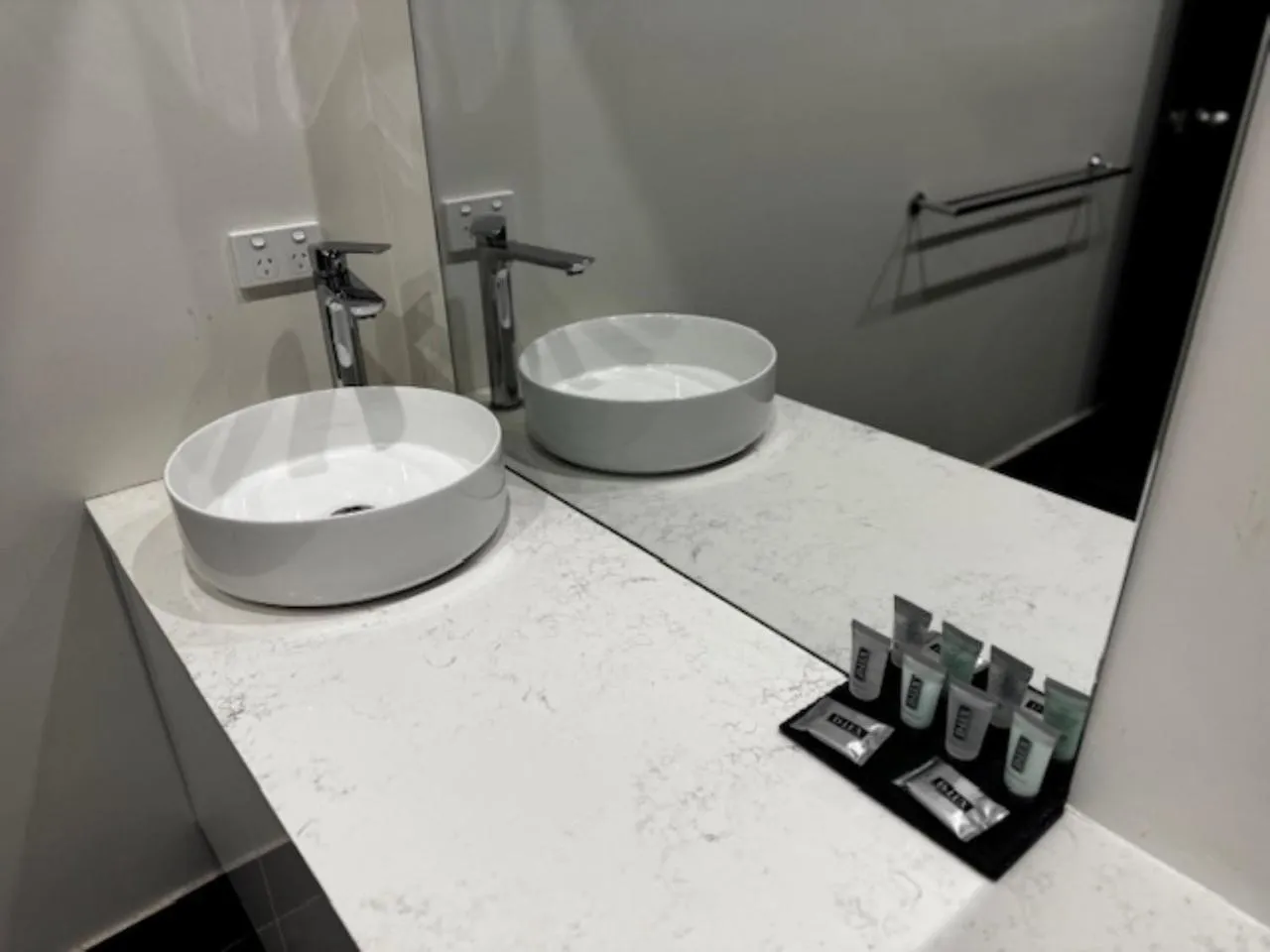 Bathroom in Romano's Hotel & Suites Wagga Wagga