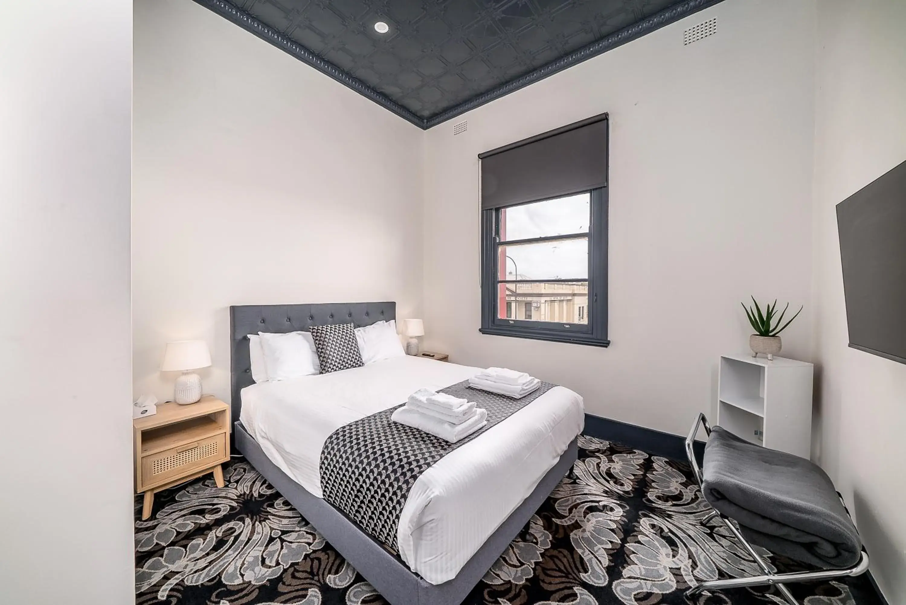 Photo of the whole room, Bed in Romano's Hotel & Suites Wagga Wagga Photo of the whole room, Bed in Romano's Hotel & Suites Wagga Wagga