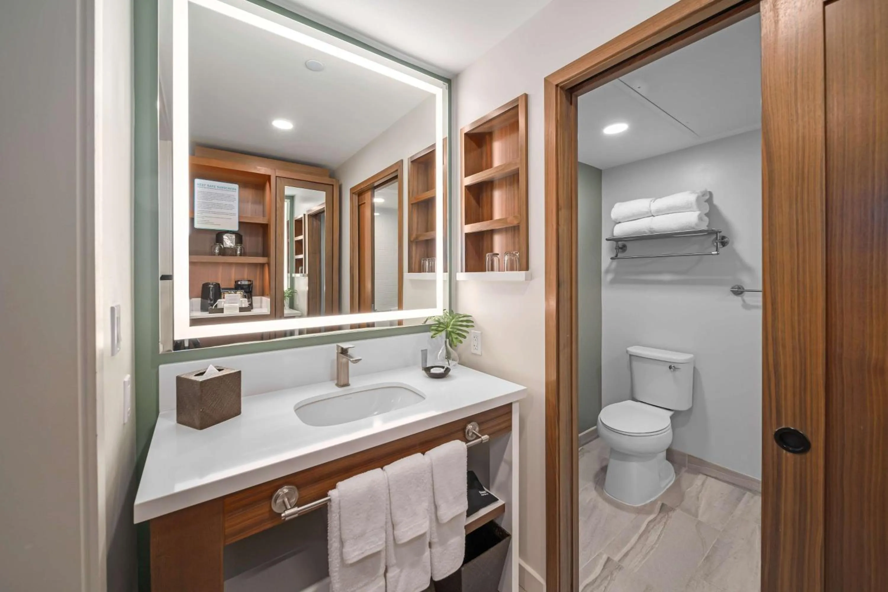 Bathroom in OUTRIGGER Kāʻanapali Beach Resort