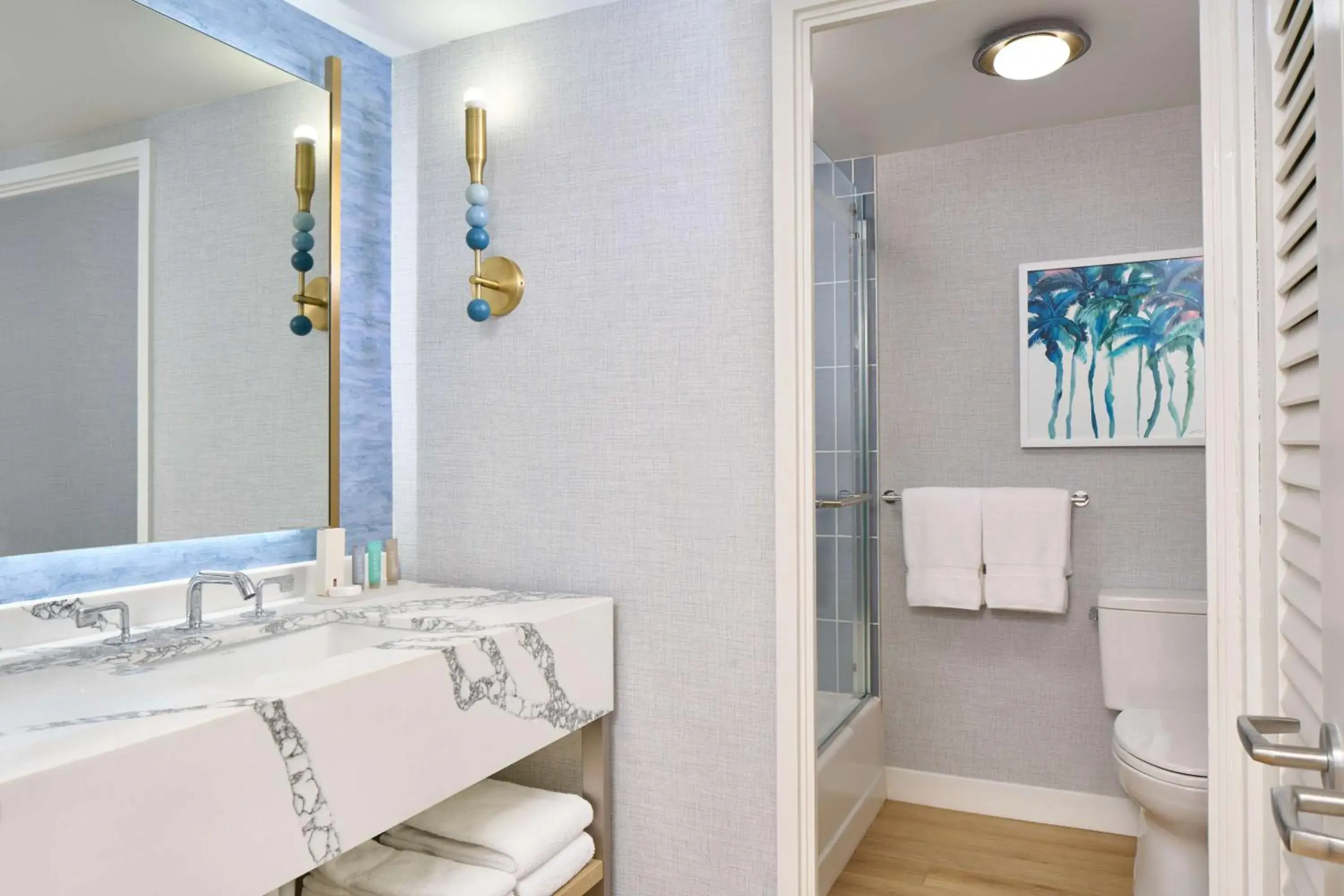 Bathroom, Bed in OUTRIGGER Kāʻanapali Beach Resort Bathroom, Bed in OUTRIGGER Kāʻanapali Beach Resort