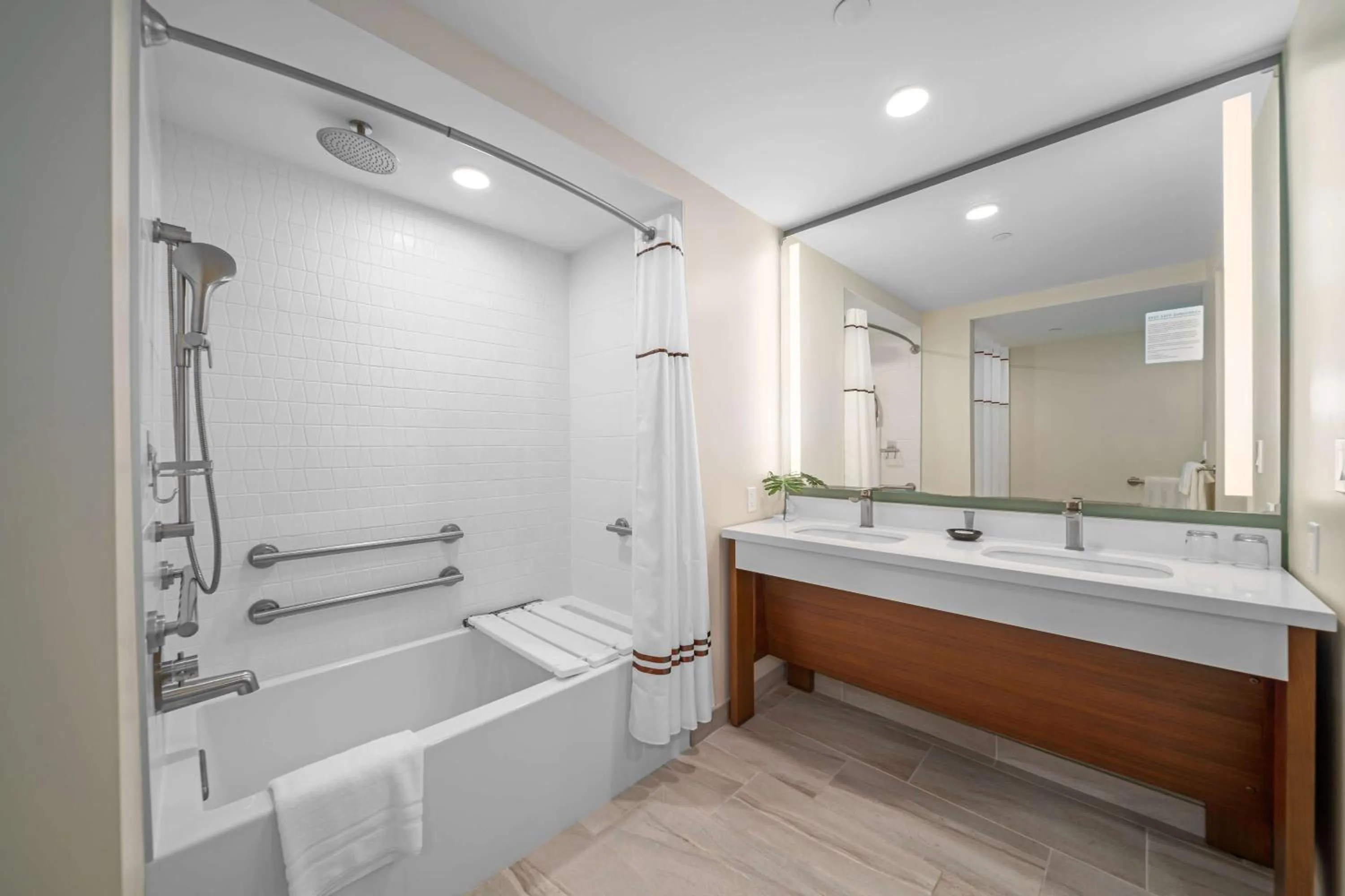 Bathroom in OUTRIGGER Kāʻanapali Beach Resort