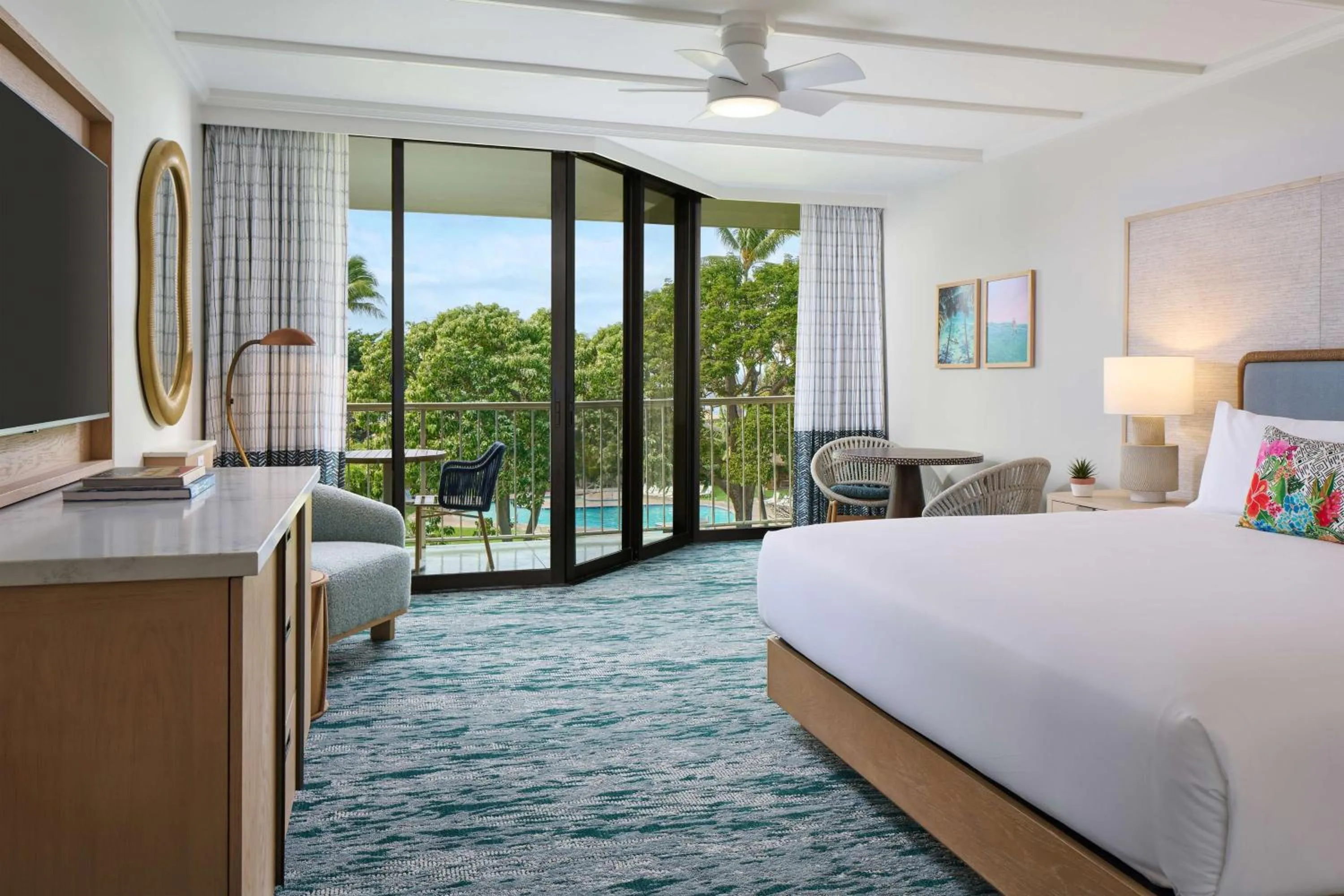 Bedroom, Bed in OUTRIGGER Kāʻanapali Beach Resort