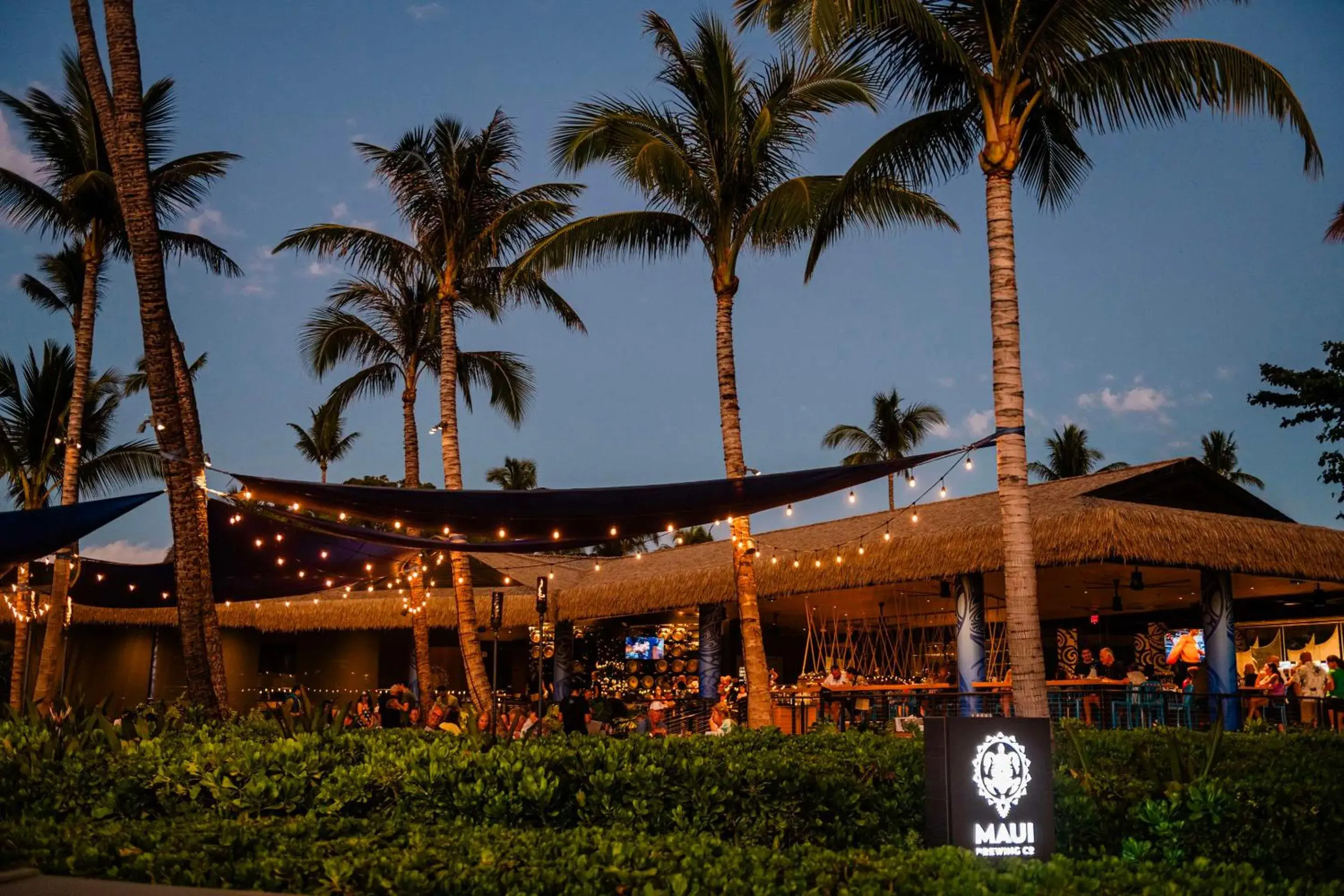 Restaurant/places to eat in OUTRIGGER Kāʻanapali Beach Resort Restaurant/places to eat in OUTRIGGER Kāʻanapali Beach Resort