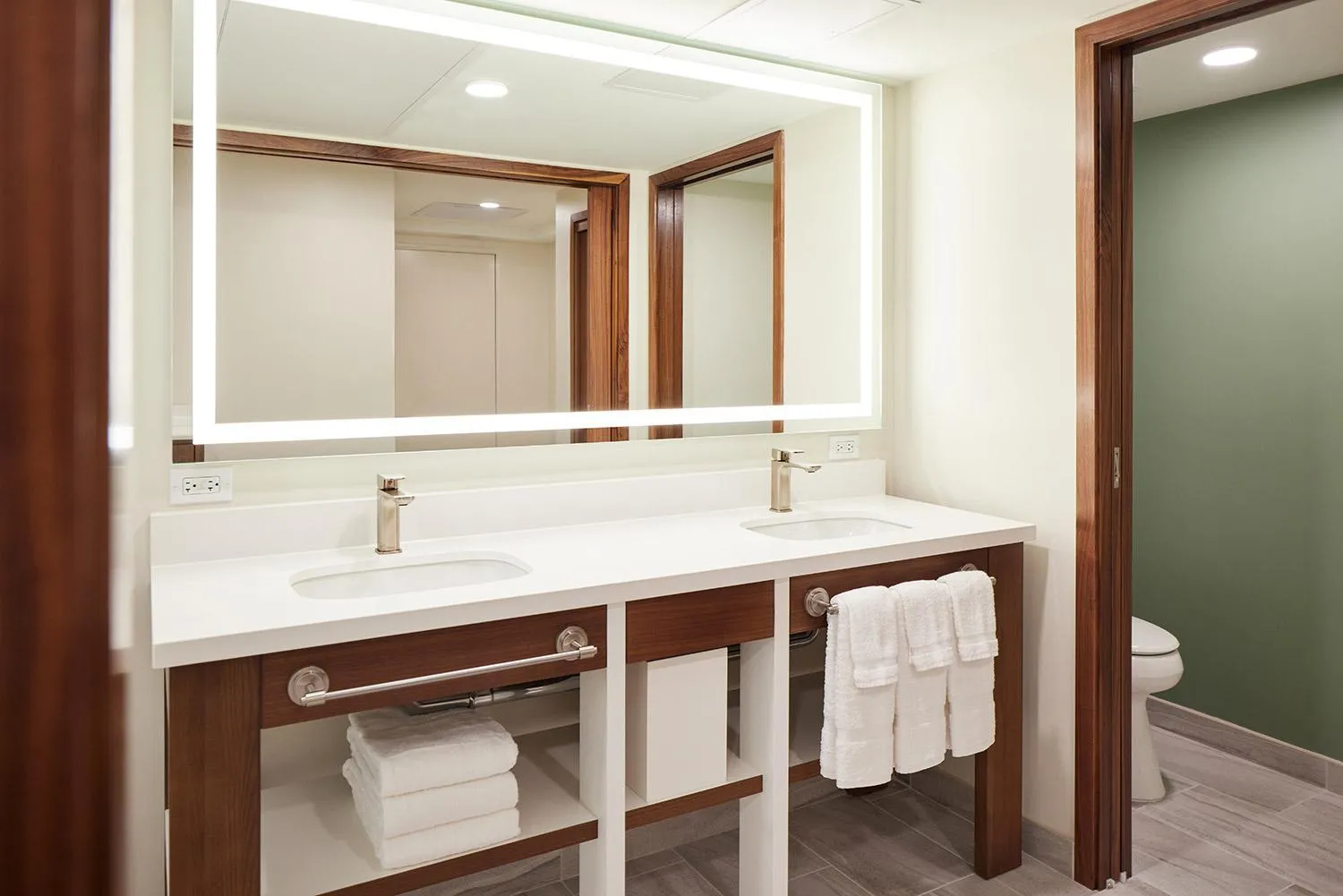 Bathroom in OUTRIGGER Kāʻanapali Beach Resort