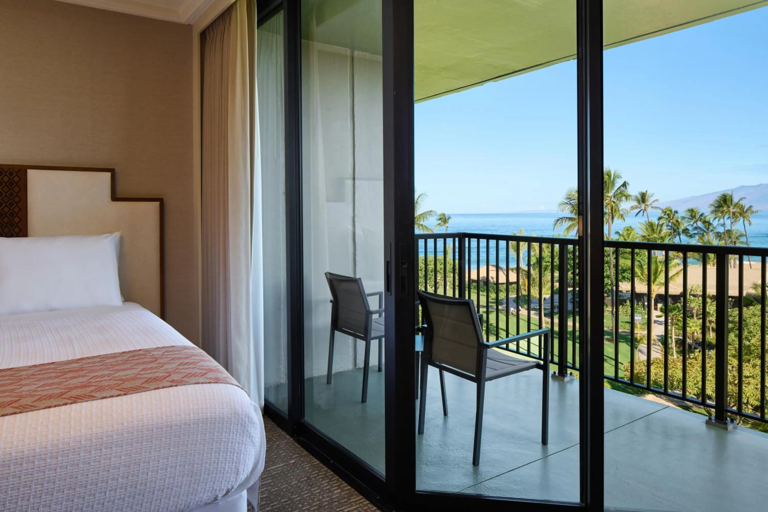 View (from property/room), Bed in OUTRIGGER Kāʻanapali Beach Resort