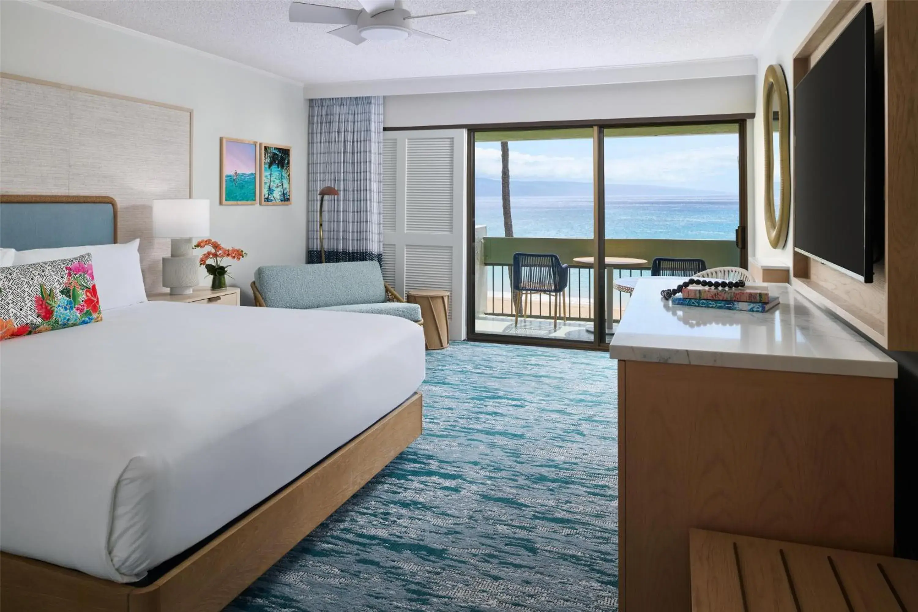 Bedroom, Bed in OUTRIGGER Kāʻanapali Beach Resort Bedroom, Bed in OUTRIGGER Kāʻanapali Beach Resort