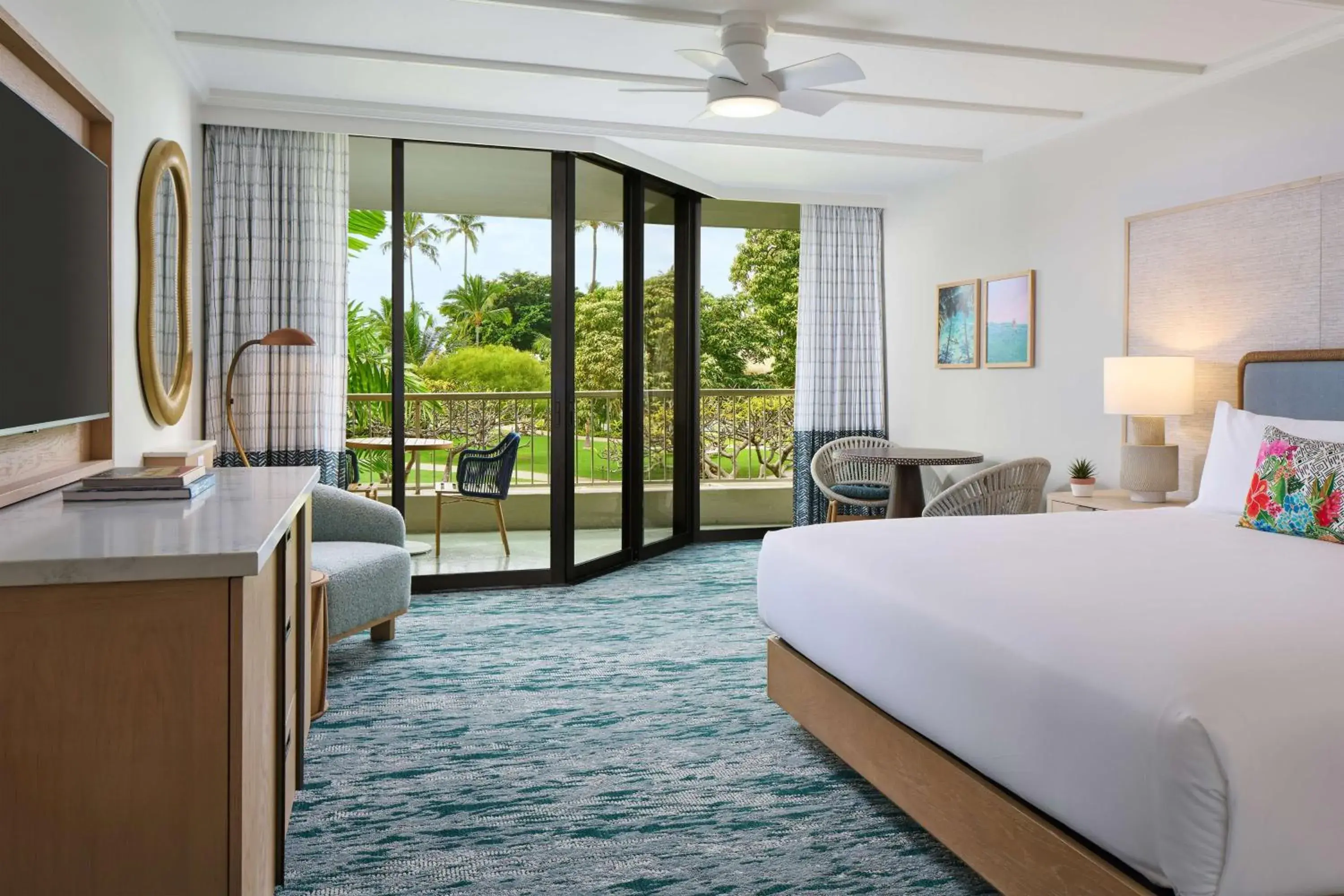 Bedroom, Bed in OUTRIGGER Kāʻanapali Beach Resort Bedroom, Bed in OUTRIGGER Kāʻanapali Beach Resort