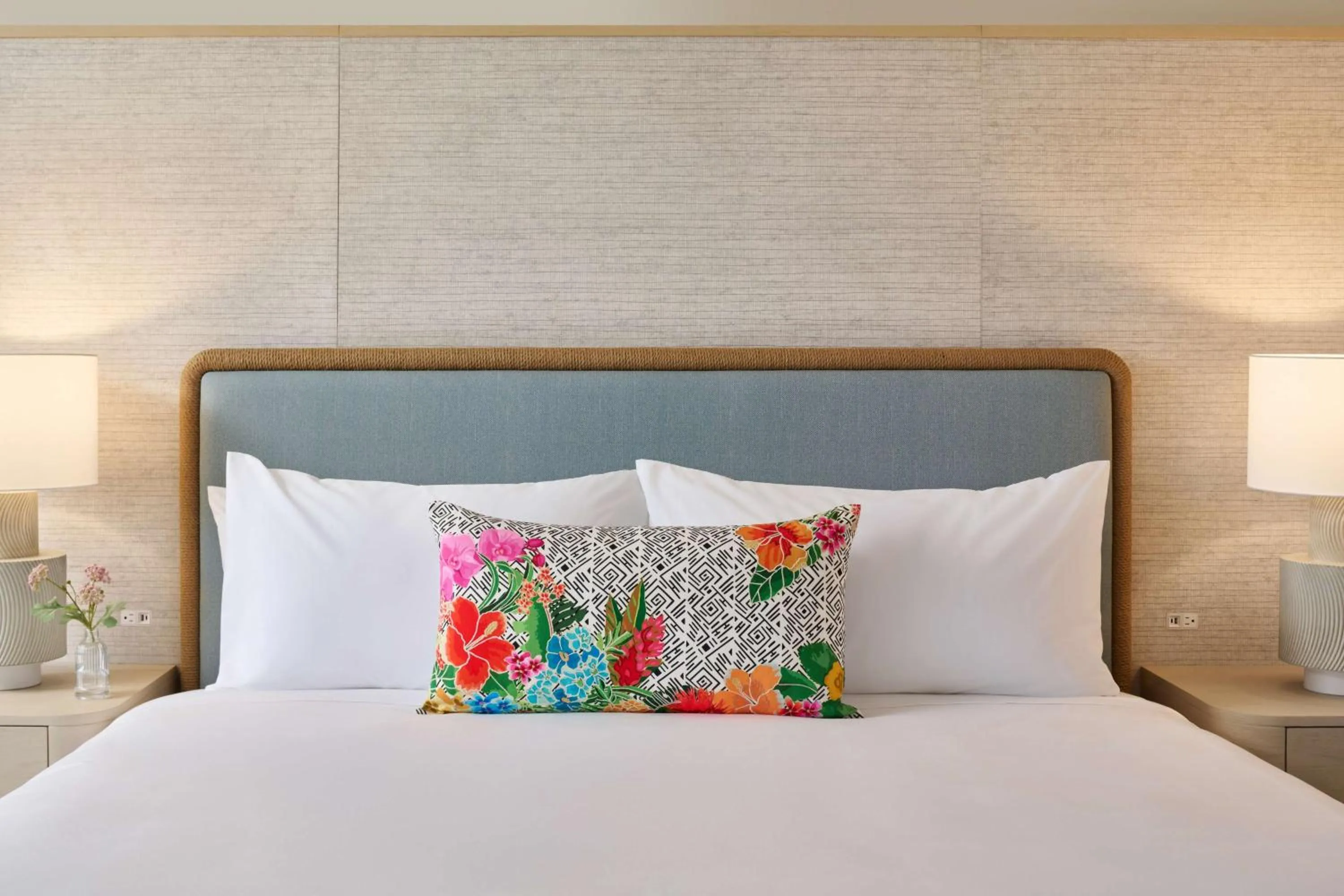 Bedroom, Bed in OUTRIGGER Kāʻanapali Beach Resort