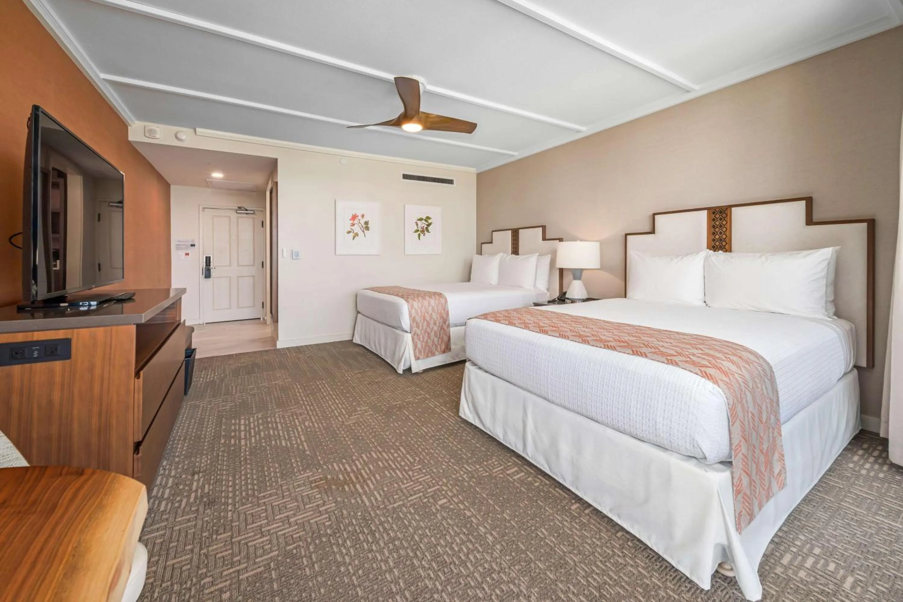 Bedroom, Bed in OUTRIGGER Kāʻanapali Beach Resort