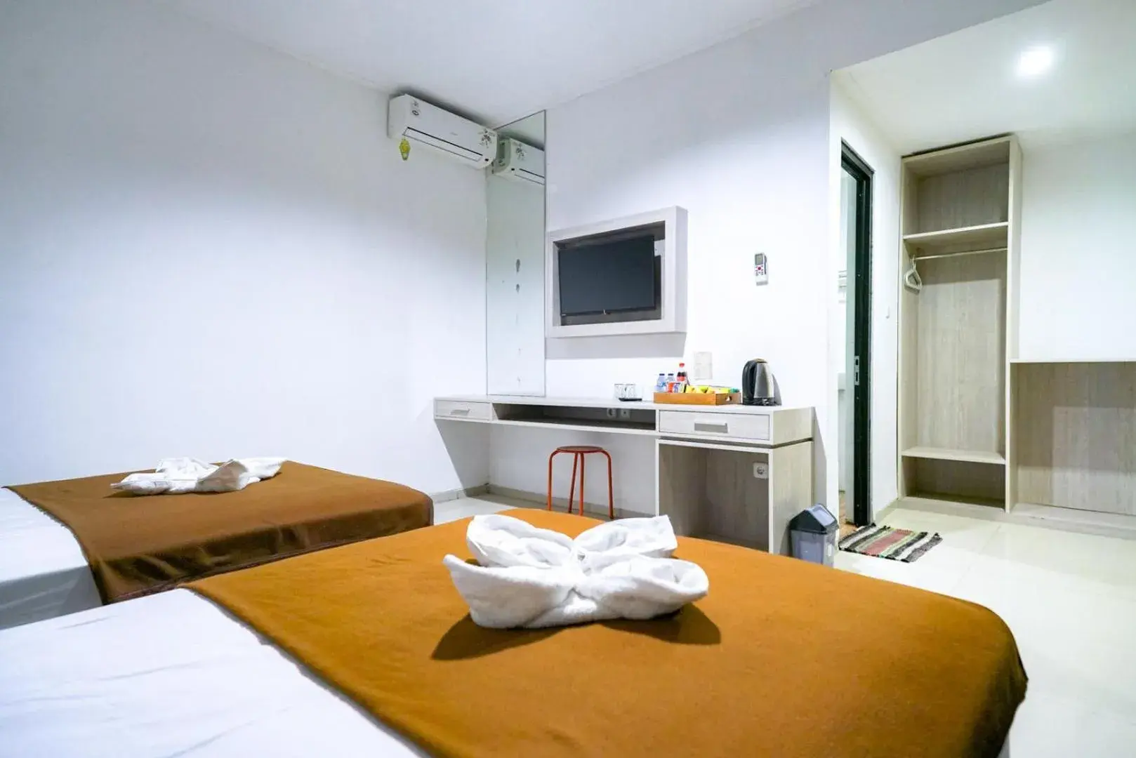 Bedroom, Bed in Urbanview Pecatu Residence Bali by RedDoorz Bedroom, Bed in Urbanview Pecatu Residence Bali by RedDoorz