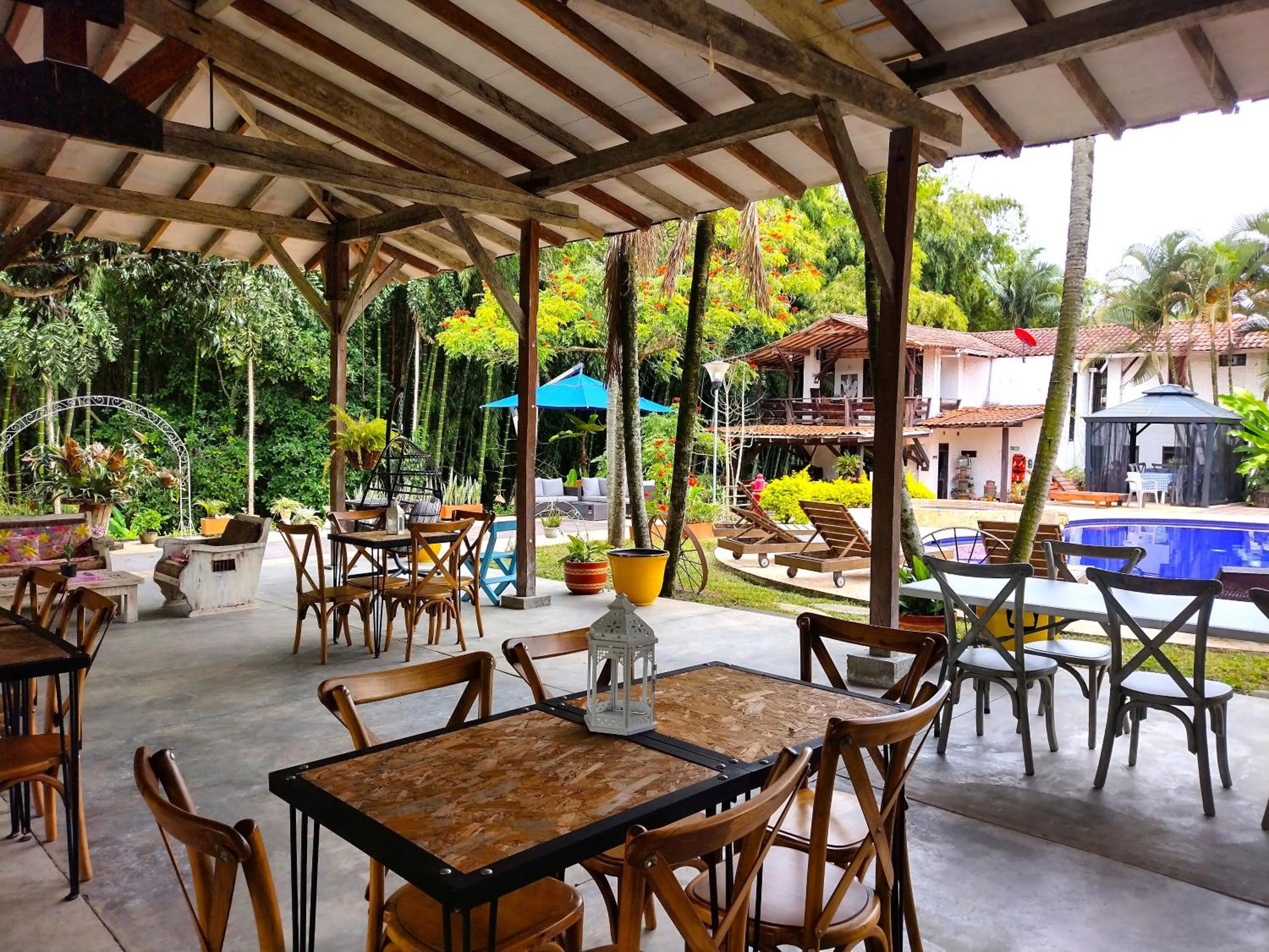 Restaurant/places to eat in Villa Juana Hotel