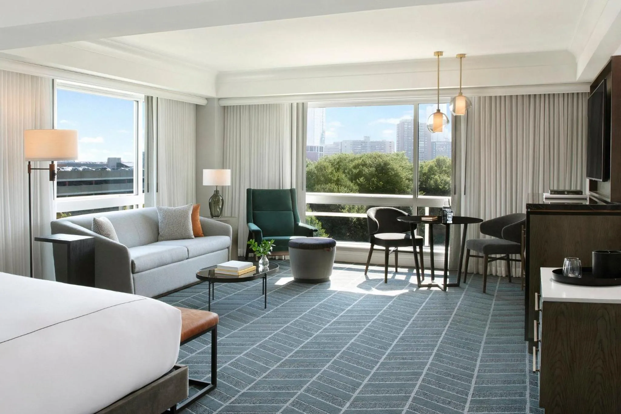 Photo of the whole room, Bed in Kimpton Marlowe by IHG