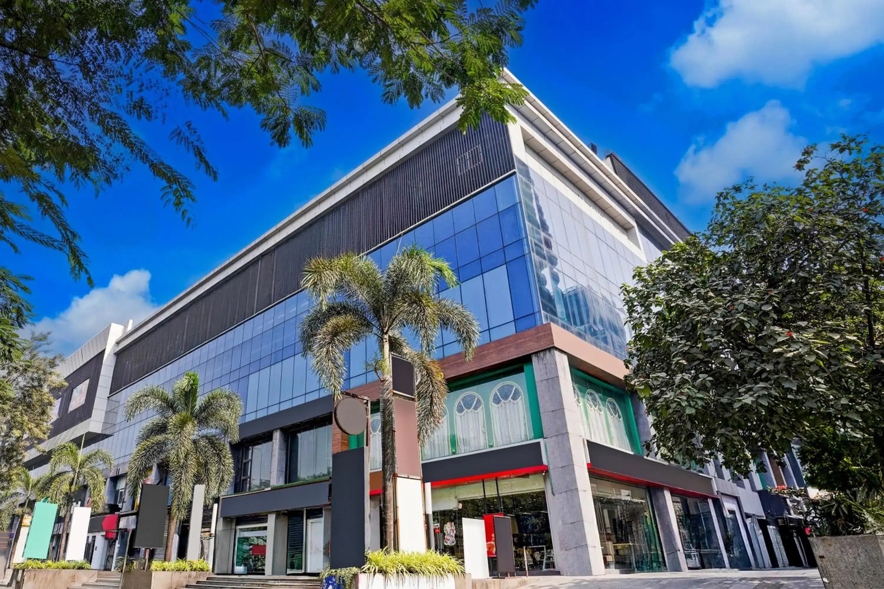 Facade/entrance in Super Townhouse PBG Mall Vashi Facade/entrance in Super Townhouse PBG Mall Vashi