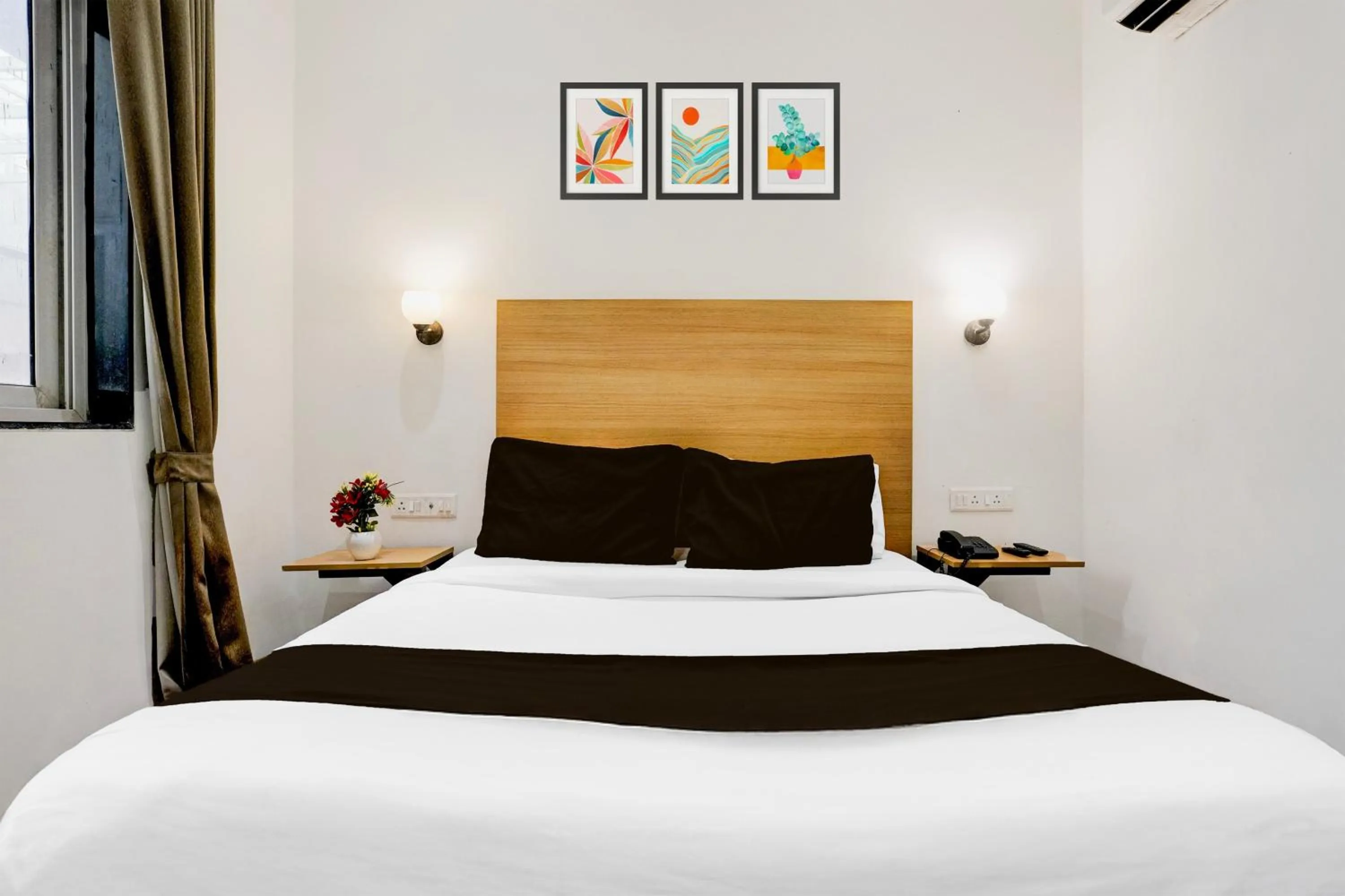 Bedroom, Bed in Super Townhouse PBG Mall Vashi