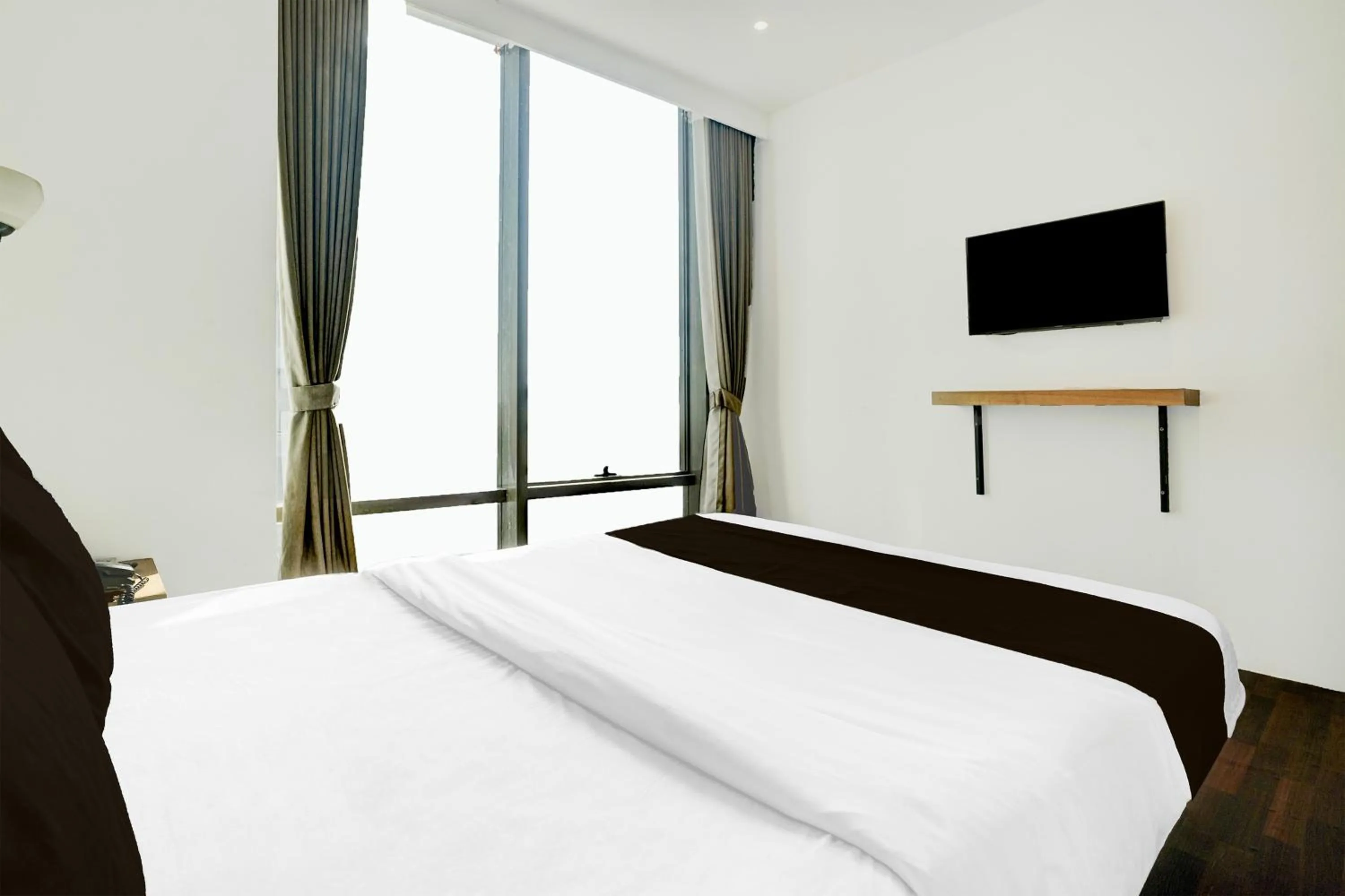 Bedroom, Bed in Super Townhouse PBG Mall Vashi