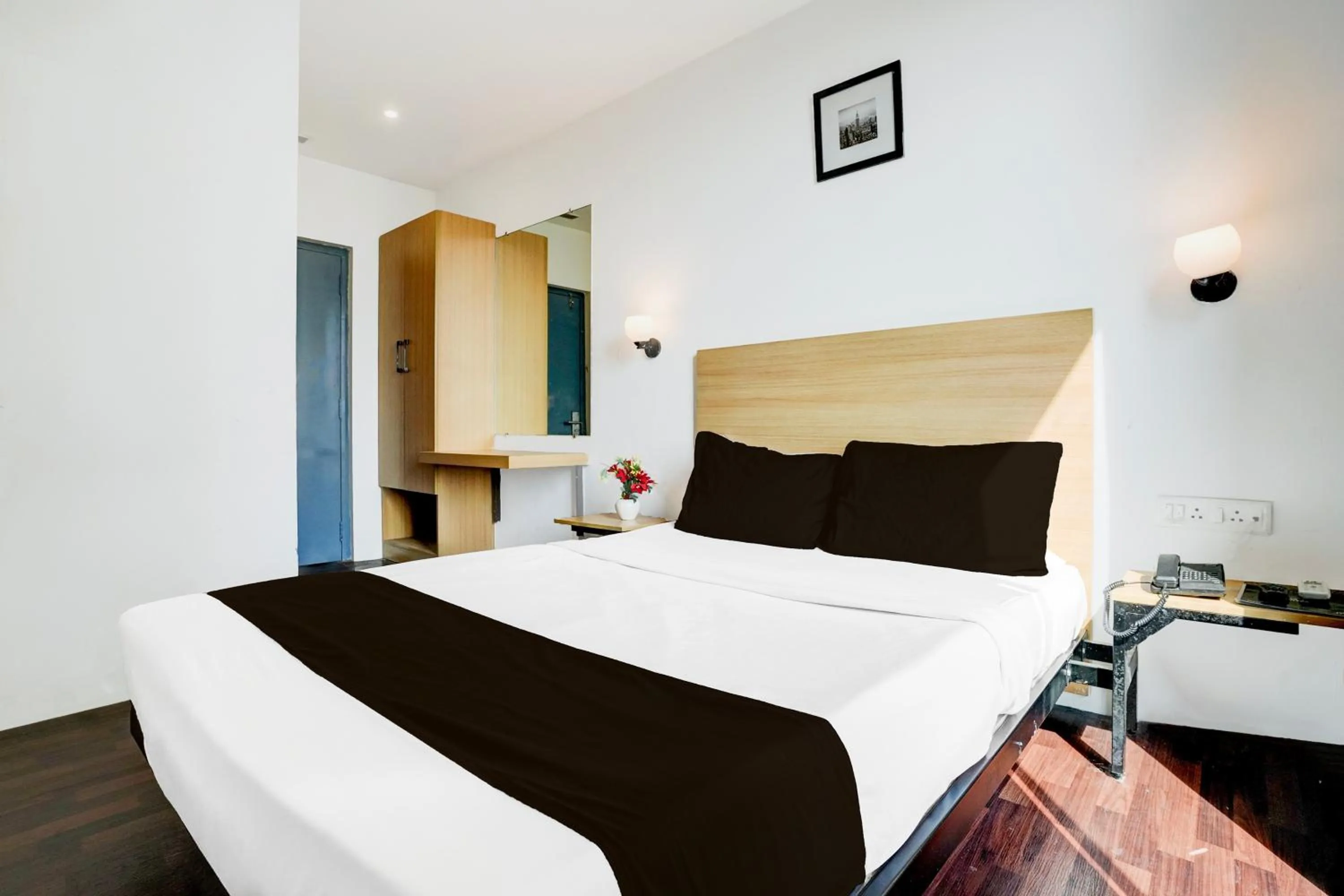 Bedroom, Bed in Super Townhouse PBG Mall Vashi