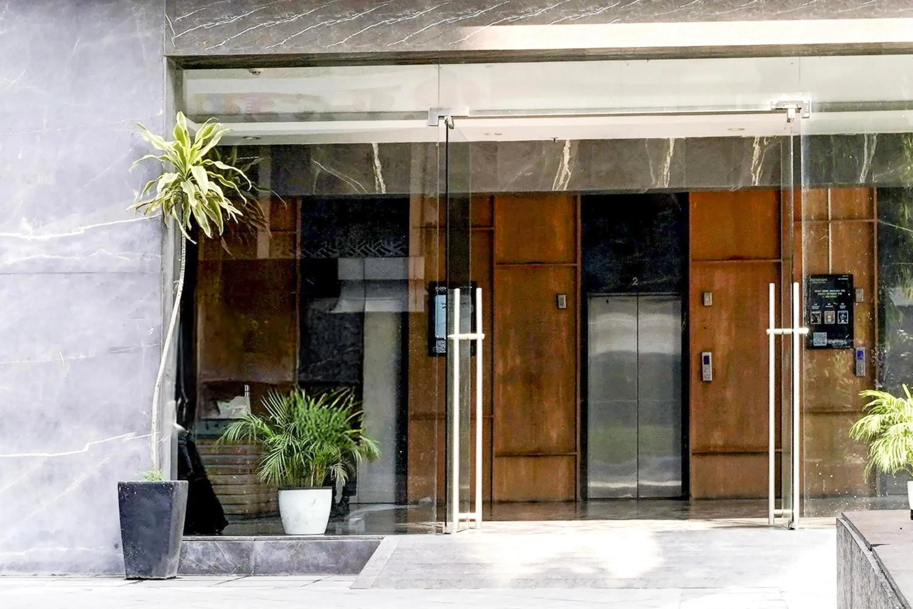 Facade/entrance in Super Townhouse PBG Mall Vashi Facade/entrance in Super Townhouse PBG Mall Vashi