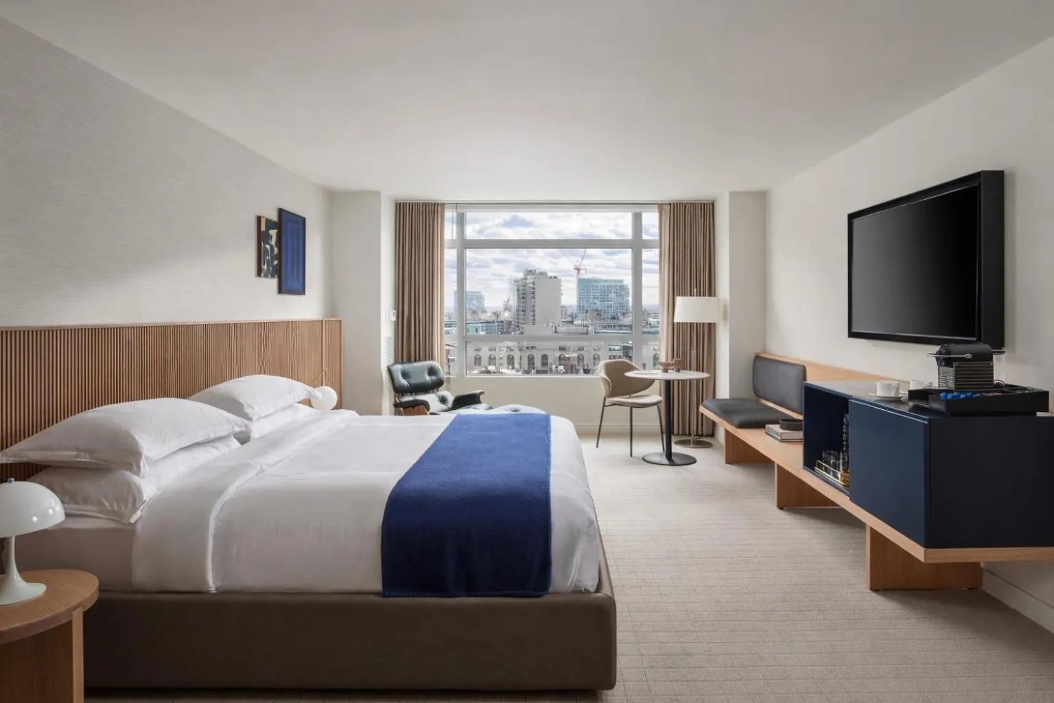 Bed in Hotel AKA Boston Common