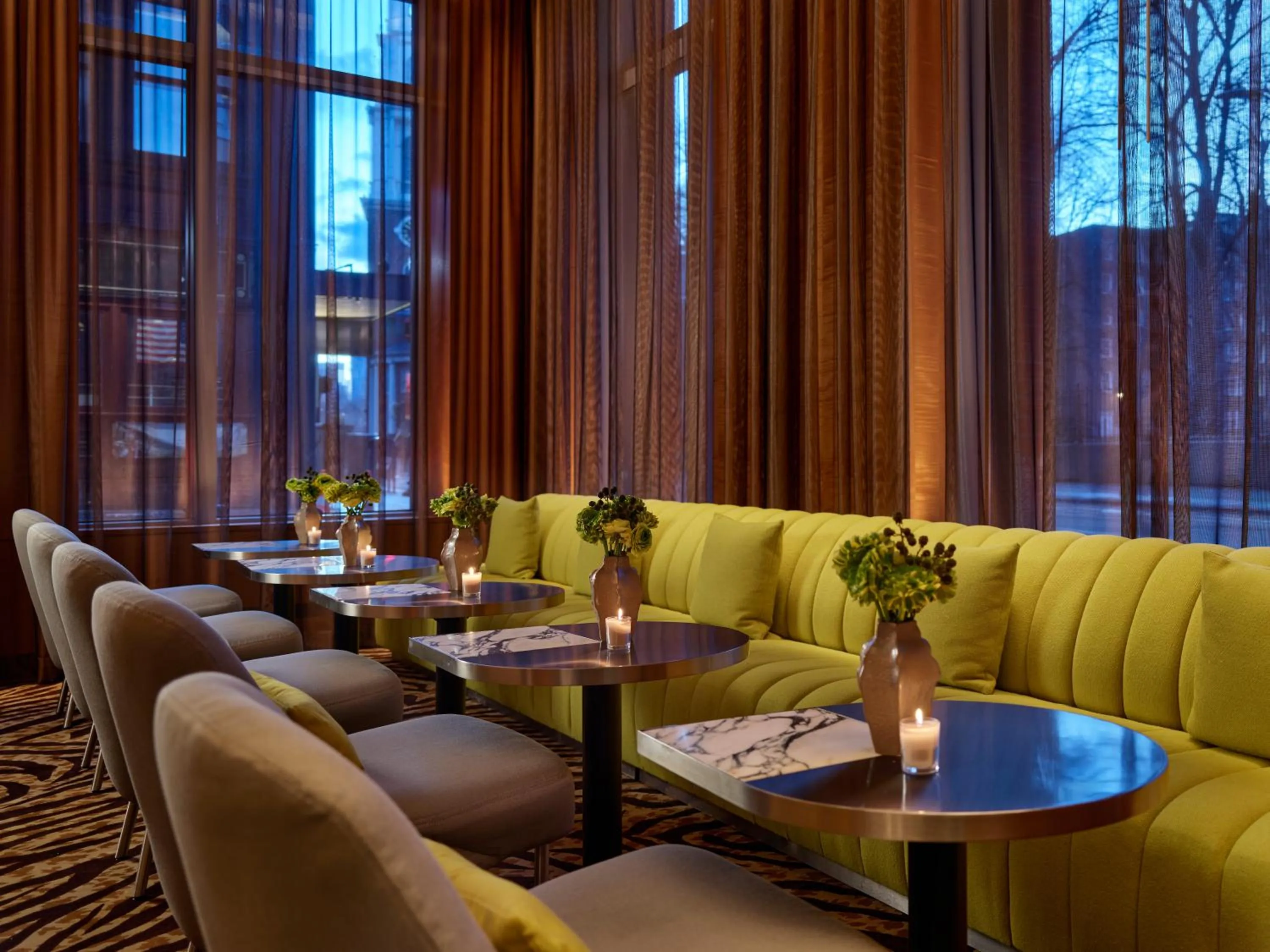 Lounge or bar in Hotel AKA Boston Common