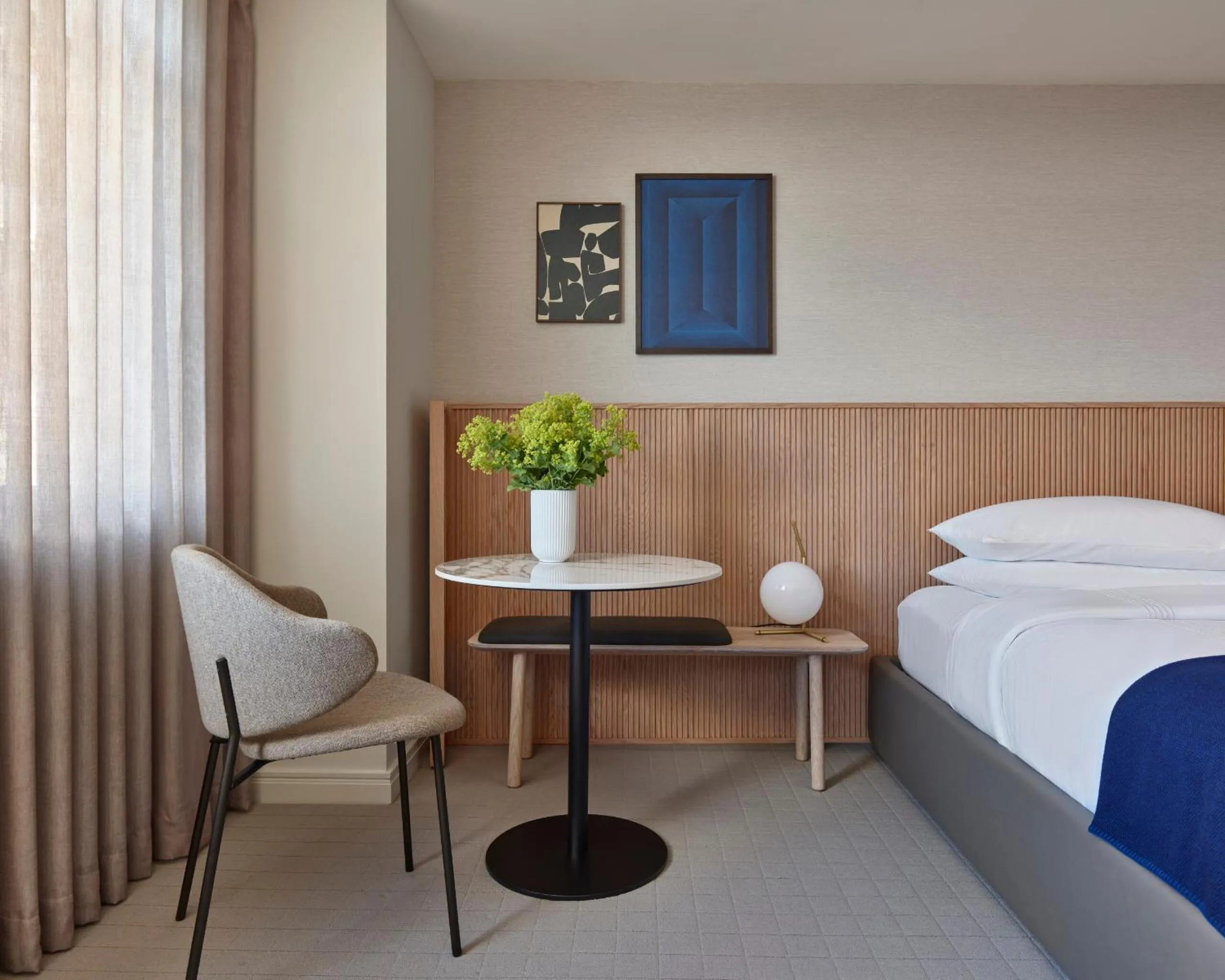 Bed in Hotel AKA Boston Common