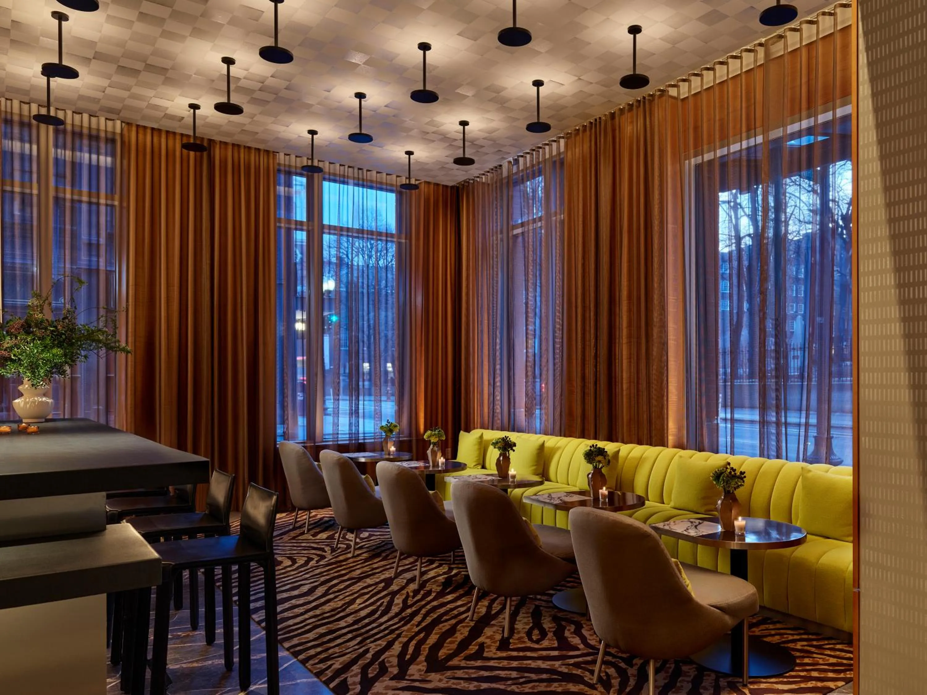 Lounge or bar in Hotel AKA Boston Common