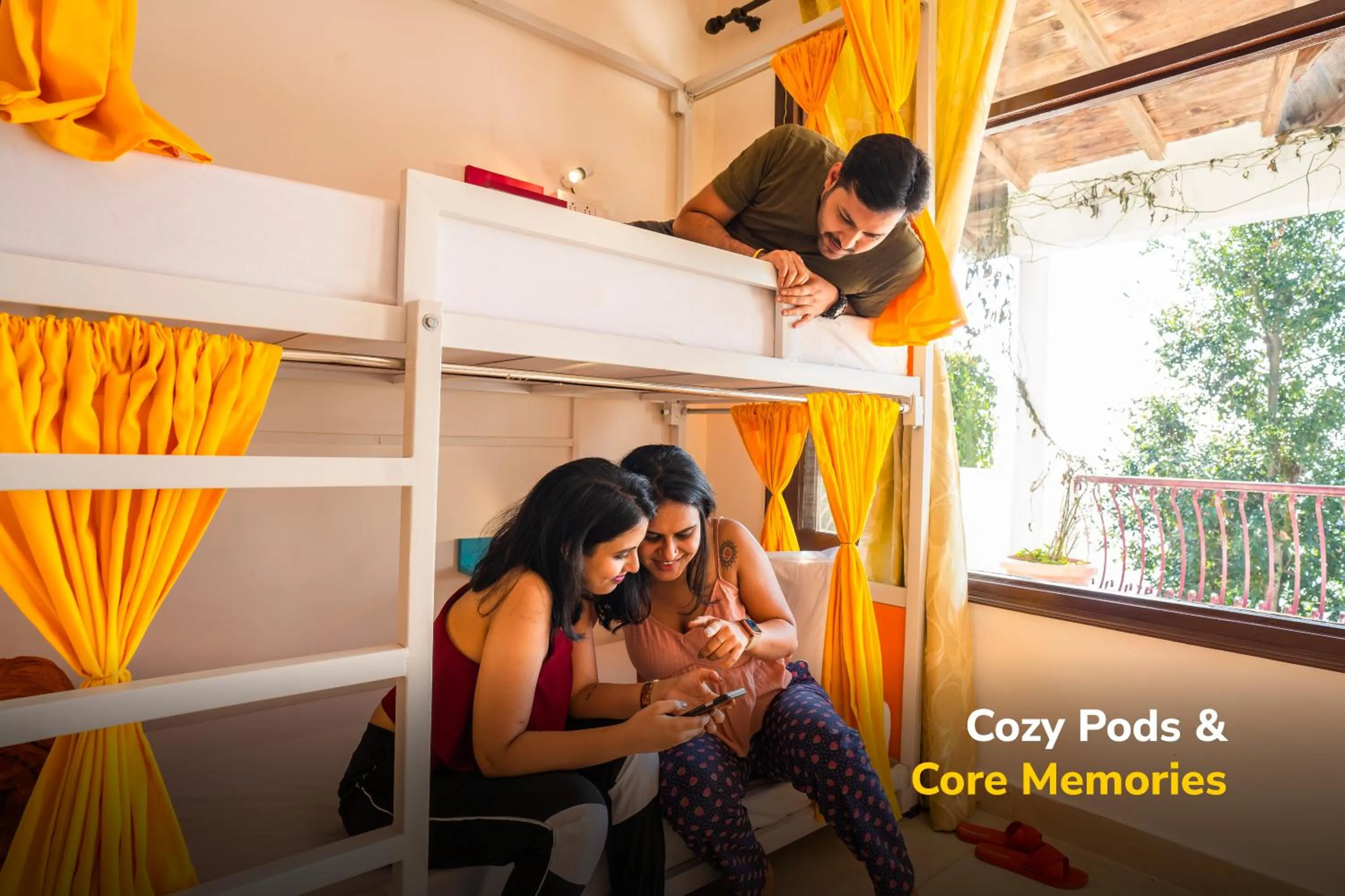 bunk bed in goSTOPS Mukteshwar - Private Rooms and Dorms