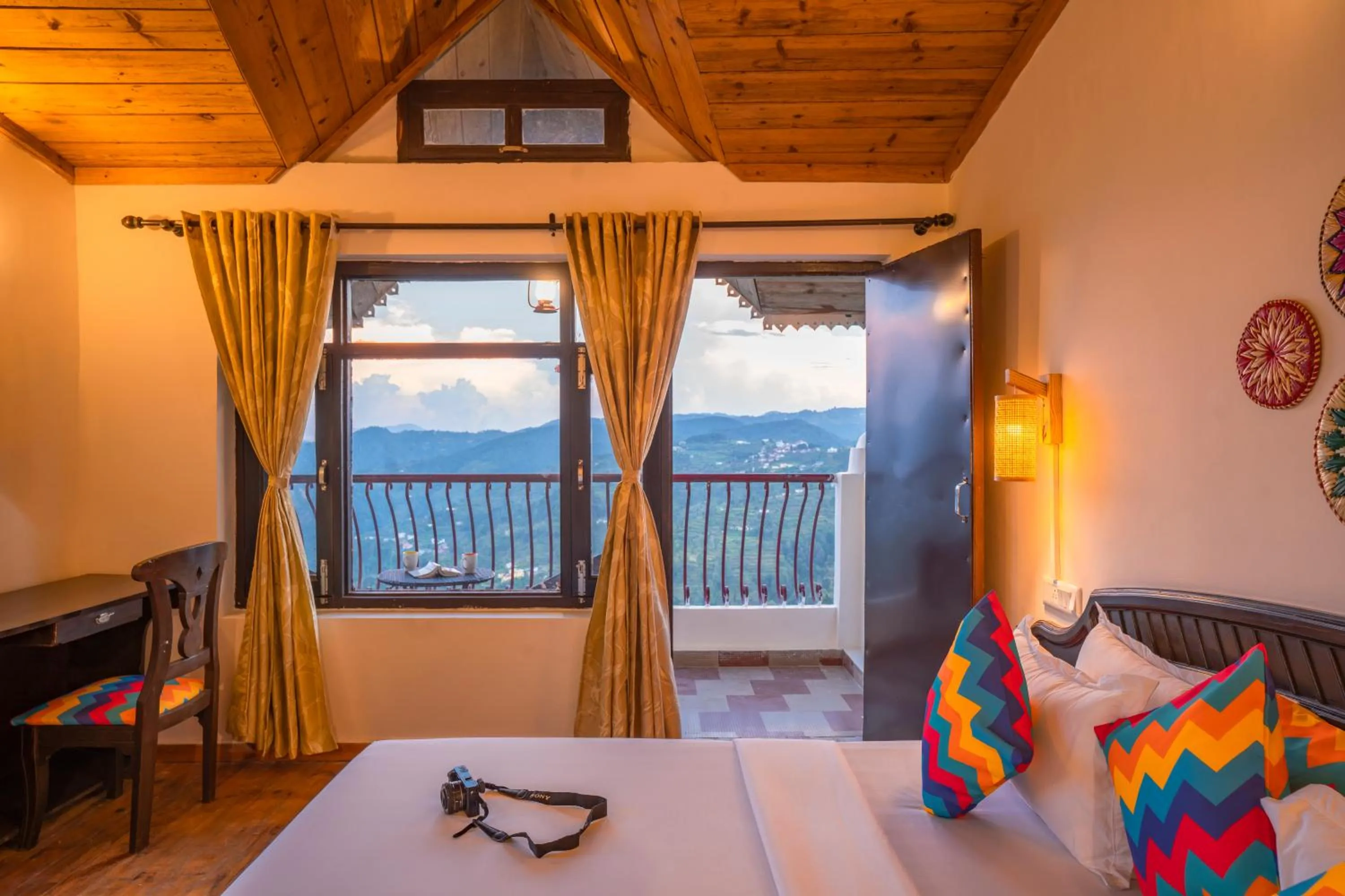 Bedroom, Bed in goSTOPS Mukteshwar - Private Rooms and Dorms