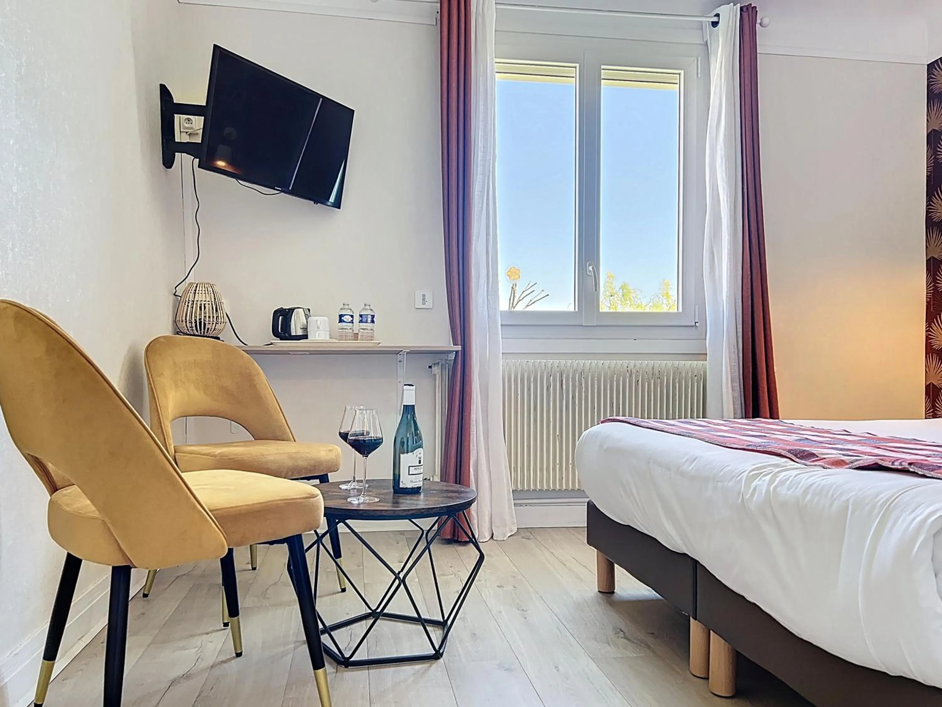 Bedroom, Bed in Auberge la musardière