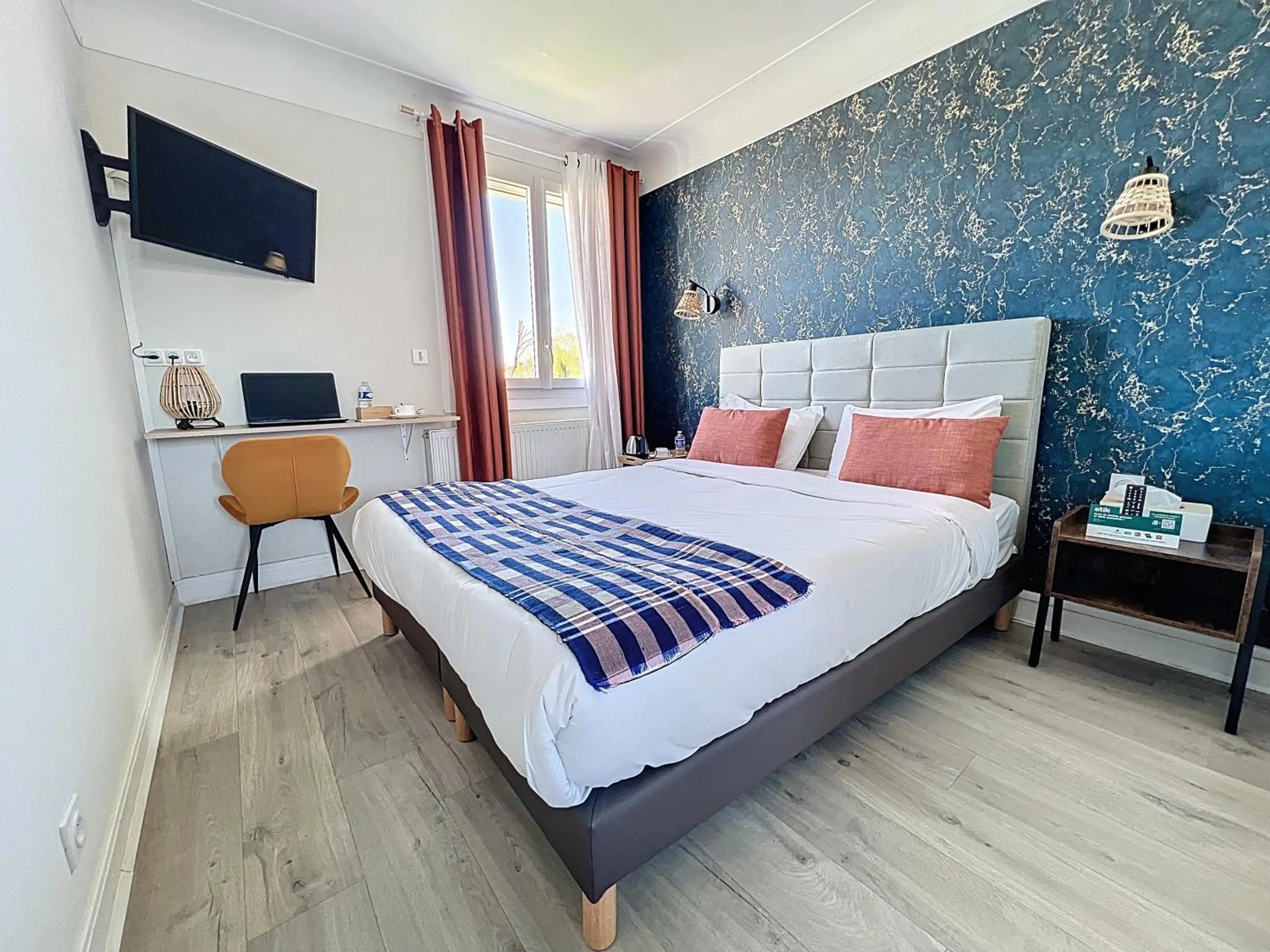 Bedroom, Bed in Auberge la musardière