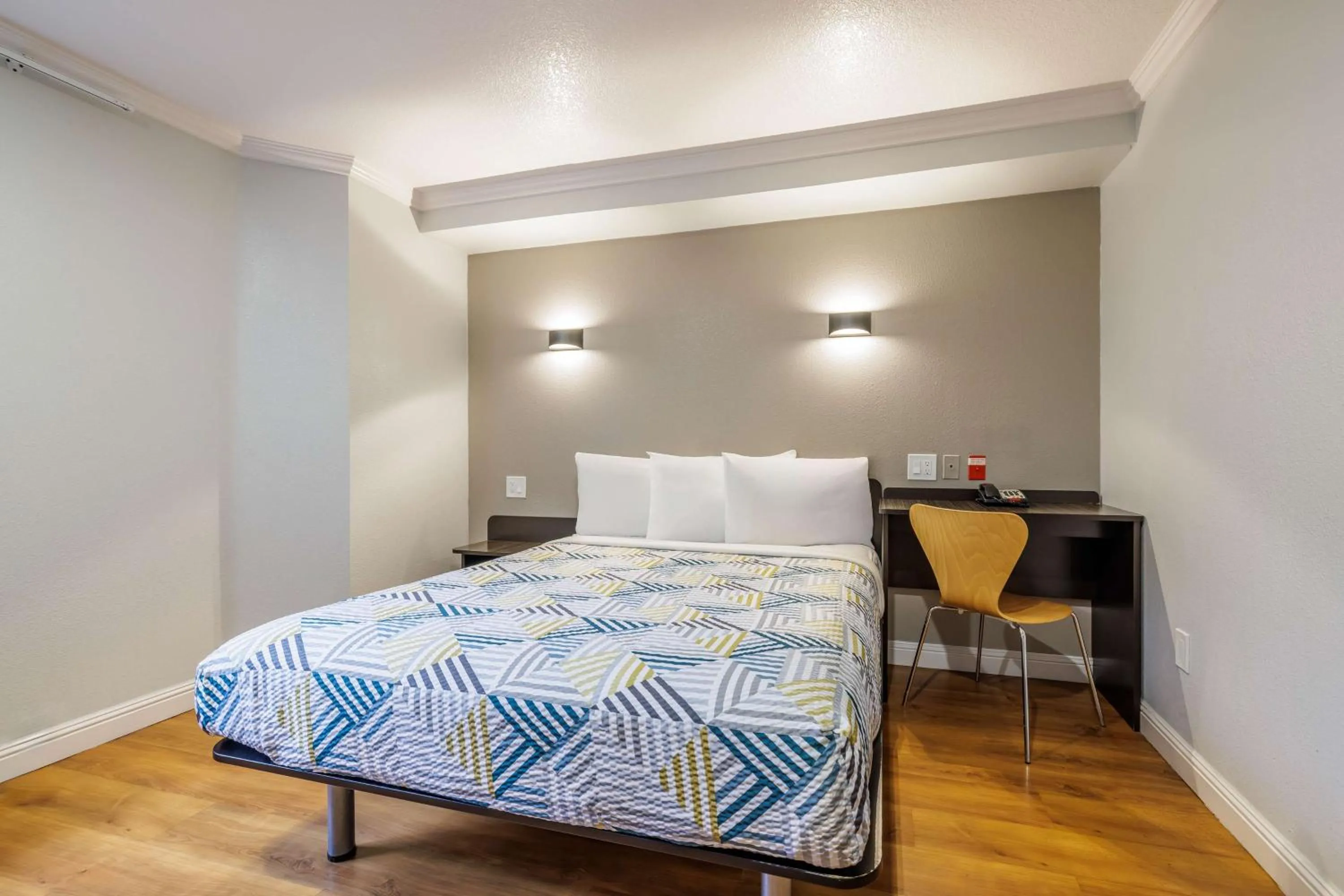 Bedroom, Bed in Motel 6-Auburn, CA