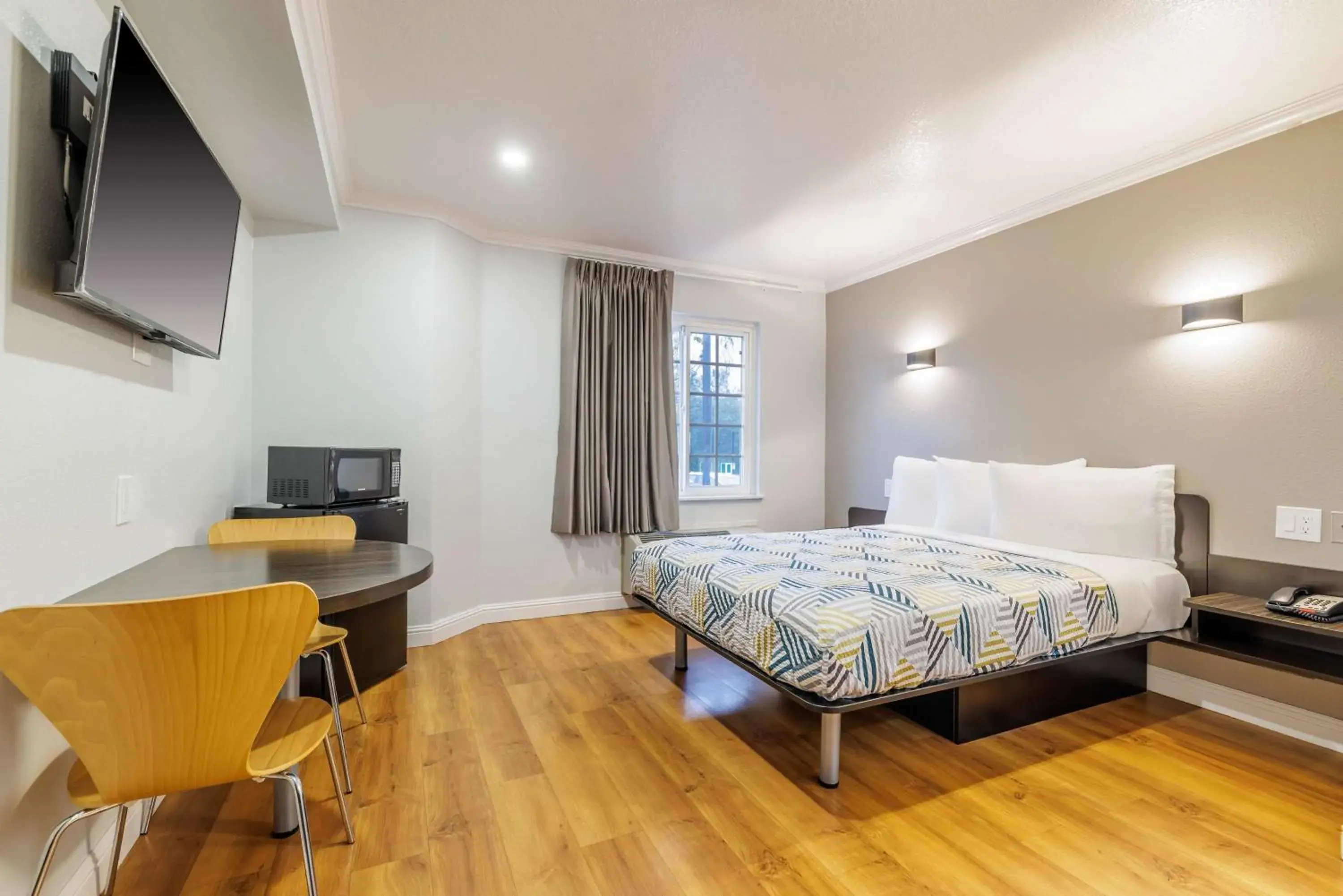 Bedroom, Bed in Motel 6-Auburn, CA Bedroom, Bed in Motel 6-Auburn, CA