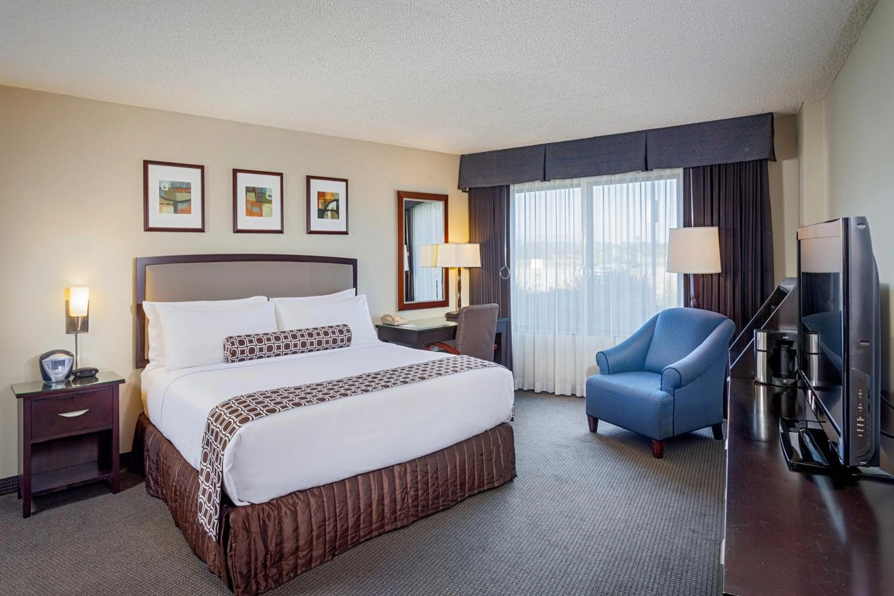 Photo of the whole room, Bed in Concord Plaza Hotel