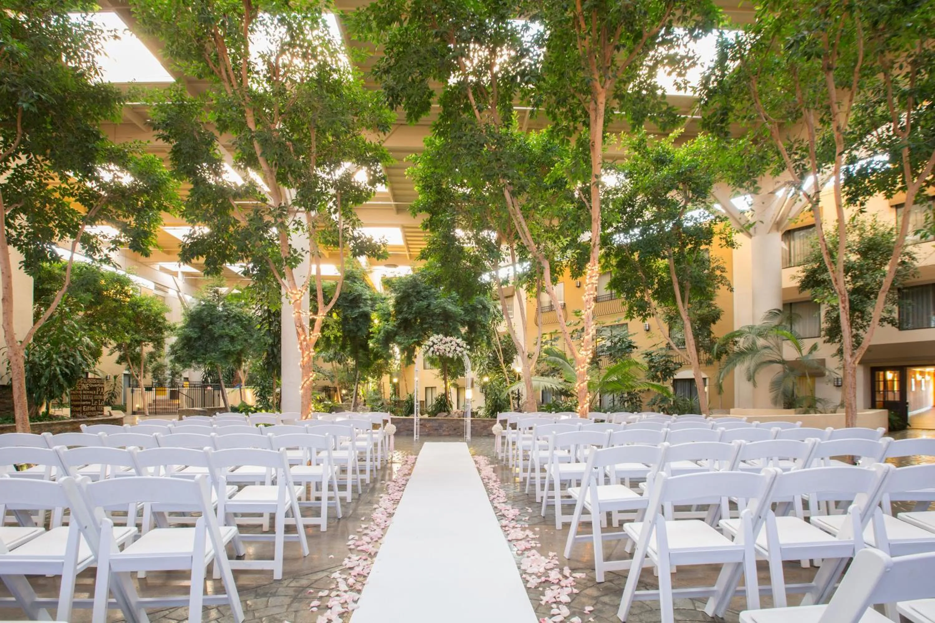 Meeting/conference room in Concord Plaza Hotel