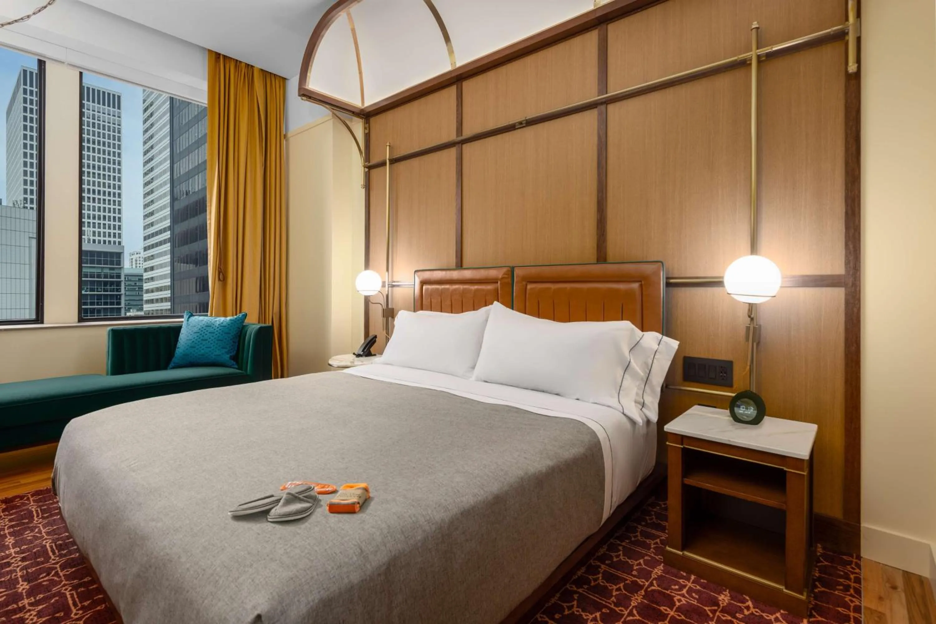 Bed in Canopy By Hilton Chicago Central Loop