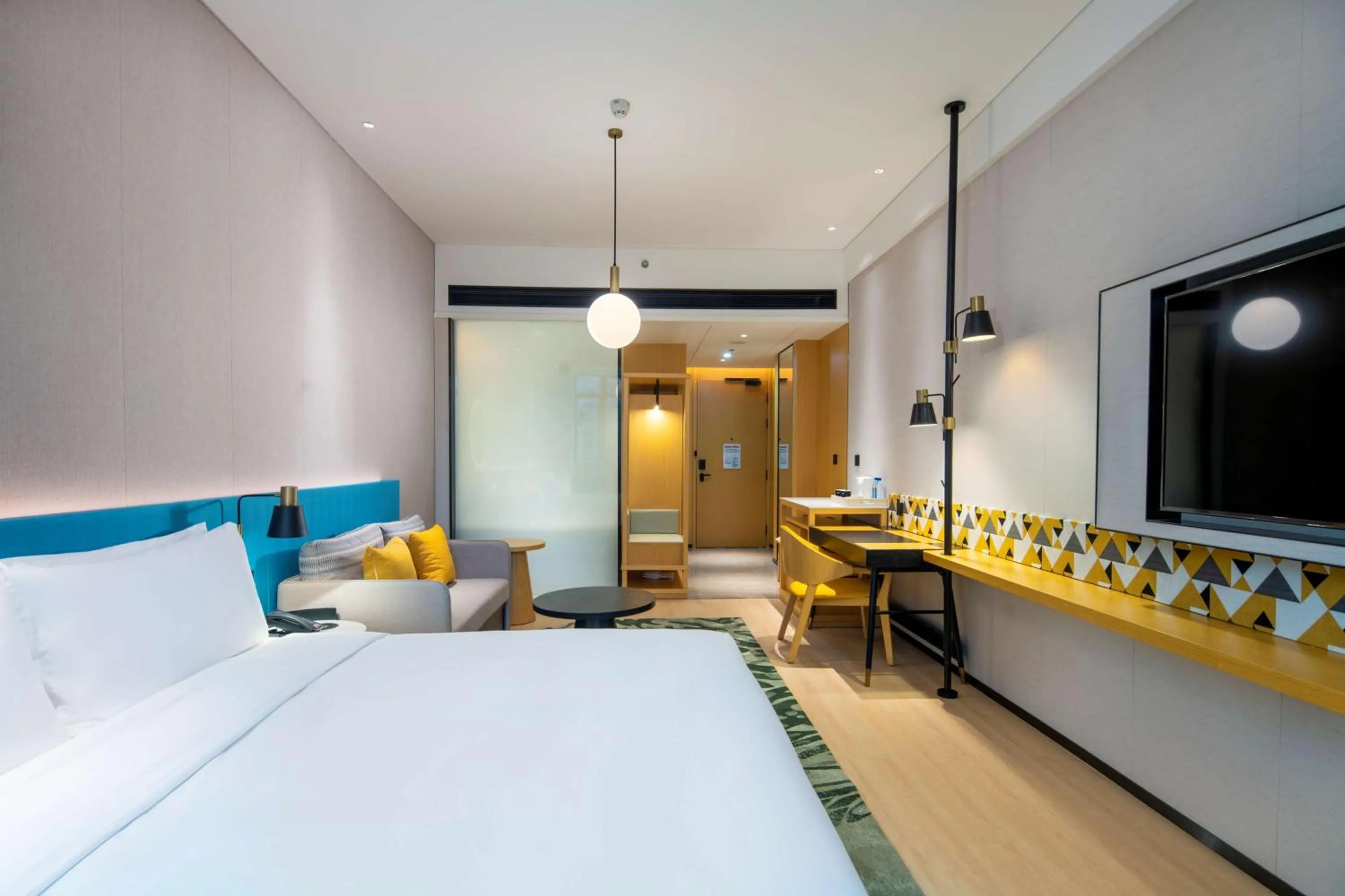 Bedroom, Bed in Hilton Garden Inn Shenzhen Nanshan Avenue