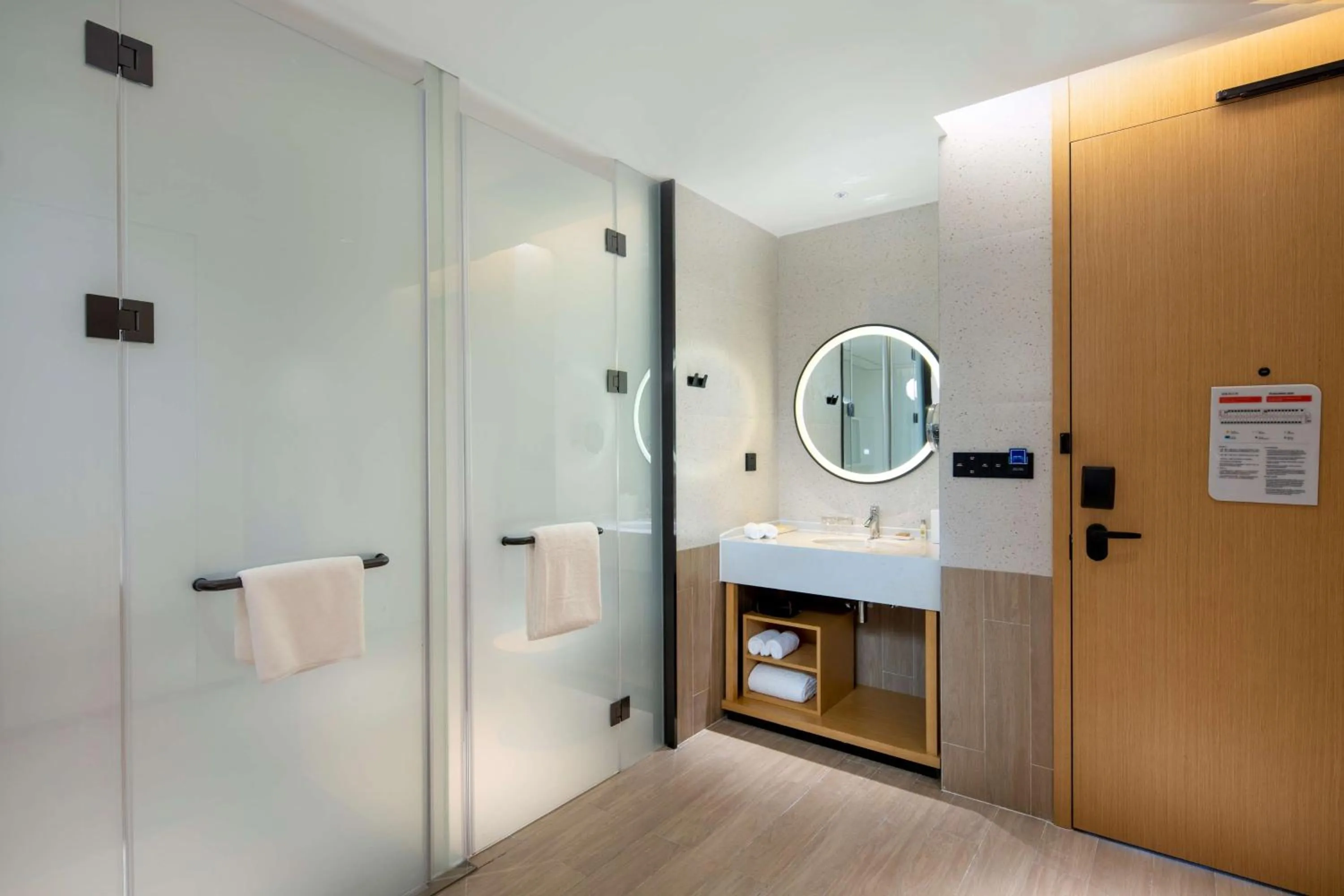 Photo of the whole room in Hilton Garden Inn Shenzhen Nanshan Avenue