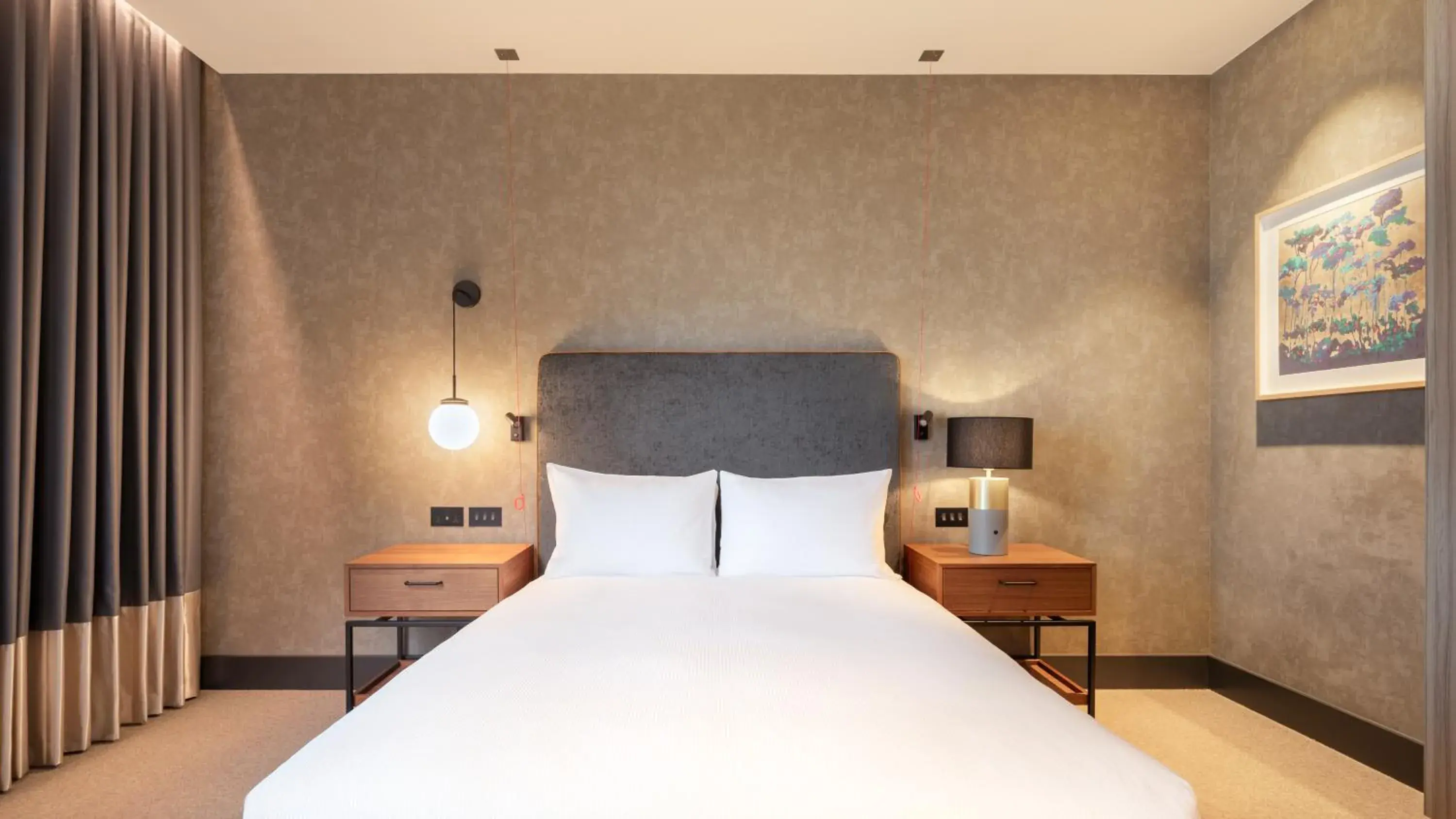 King Room with Sofa Bed in Hilton Woking King Room with Sofa Bed in Hilton Woking