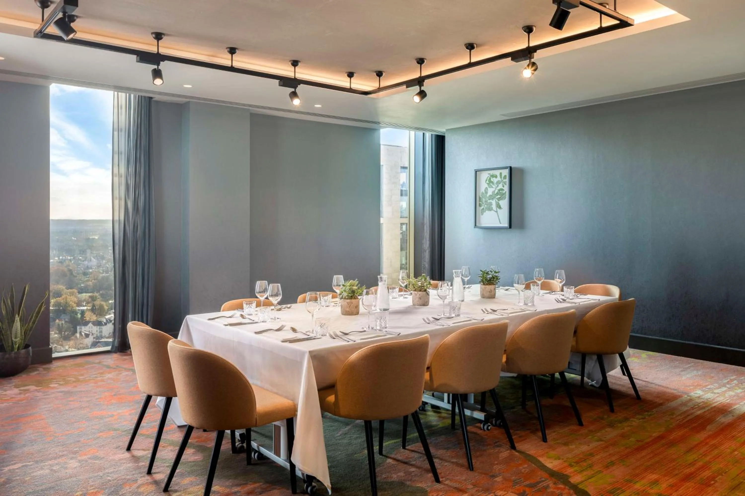Dining area in Hilton Woking