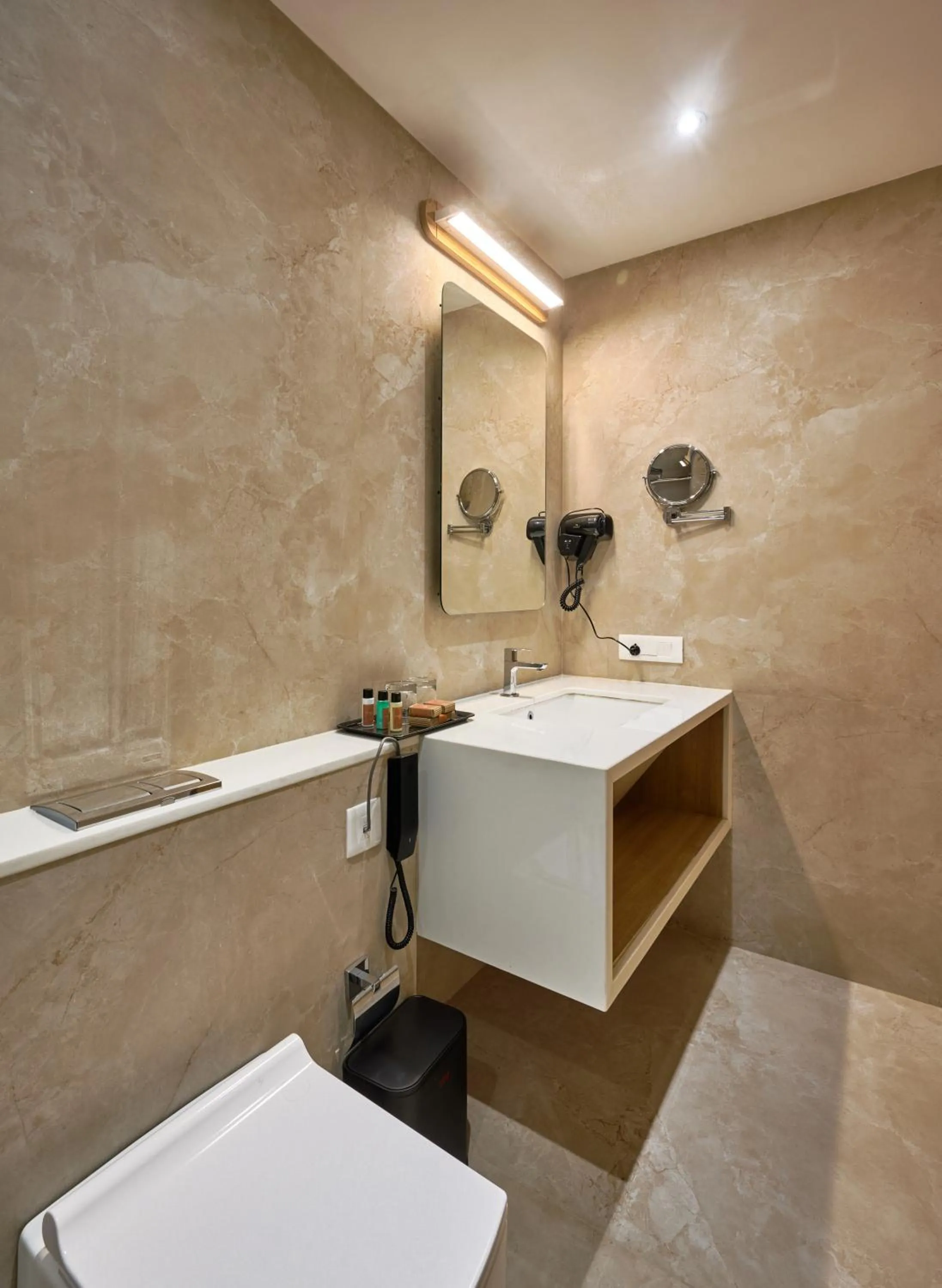 Lago Leisure Resort & Spa